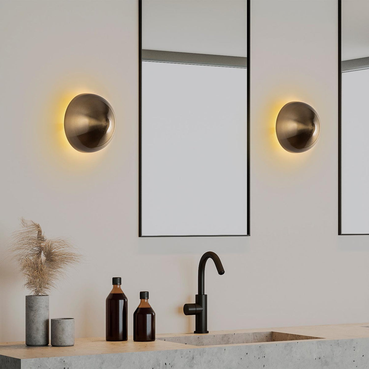 Fungal Wandleuchte - Gold in Gold präsentiert im Onlineshop von KAQTU Design AG. Wandleuchte ist von Opviq