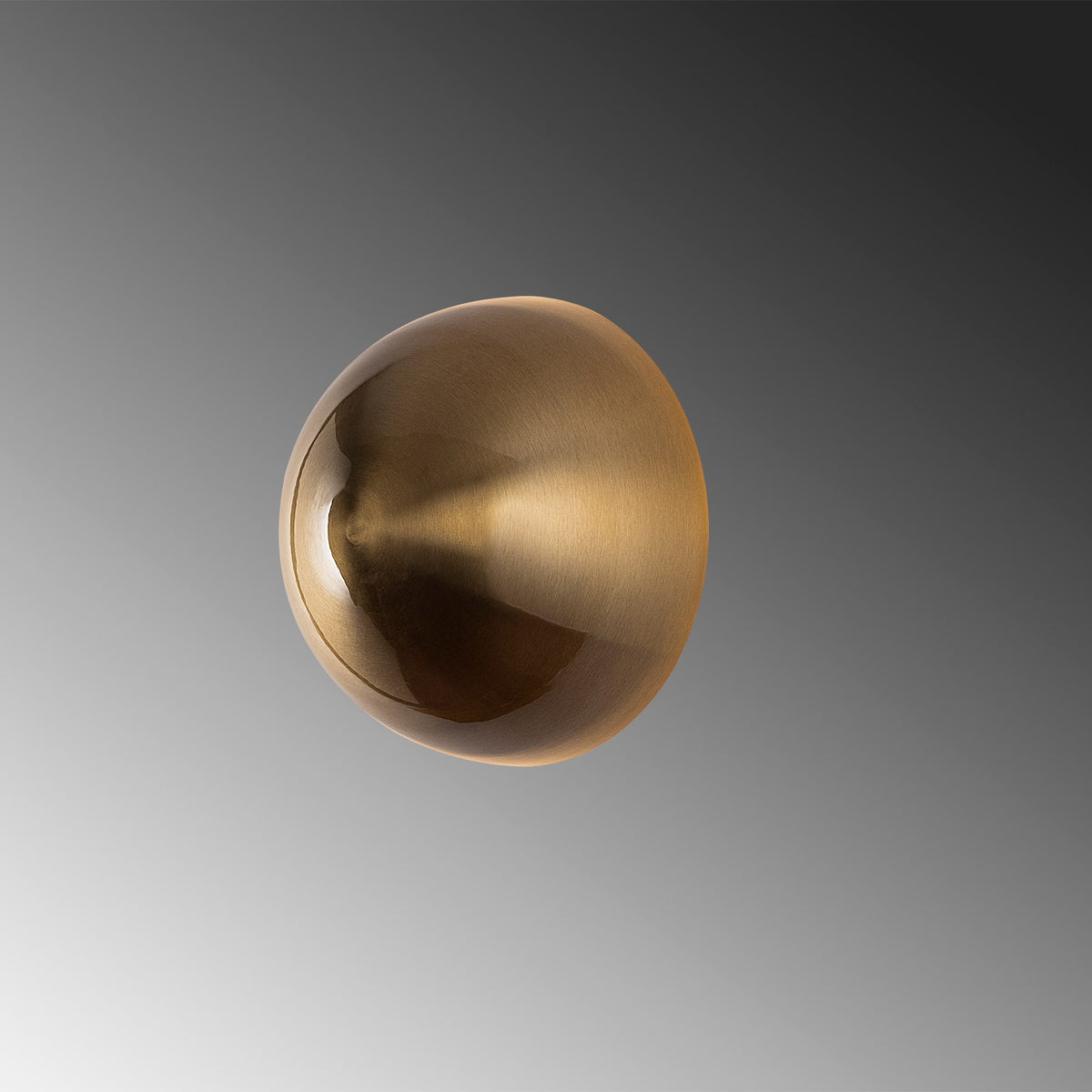 Fungal Wandleuchte - Gold in Gold präsentiert im Onlineshop von KAQTU Design AG. Wandleuchte ist von Opviq