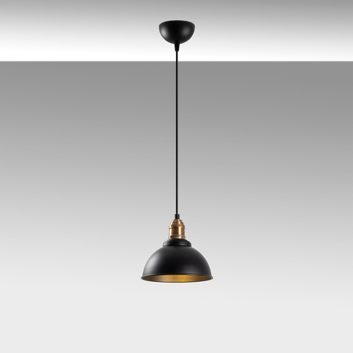 Varzan Pendellampe - Schwarz Antiquität in Schwarz Antiquität präsentiert im Onlineshop von KAQTU Design AG. Pendelleuchte ist von Opviq