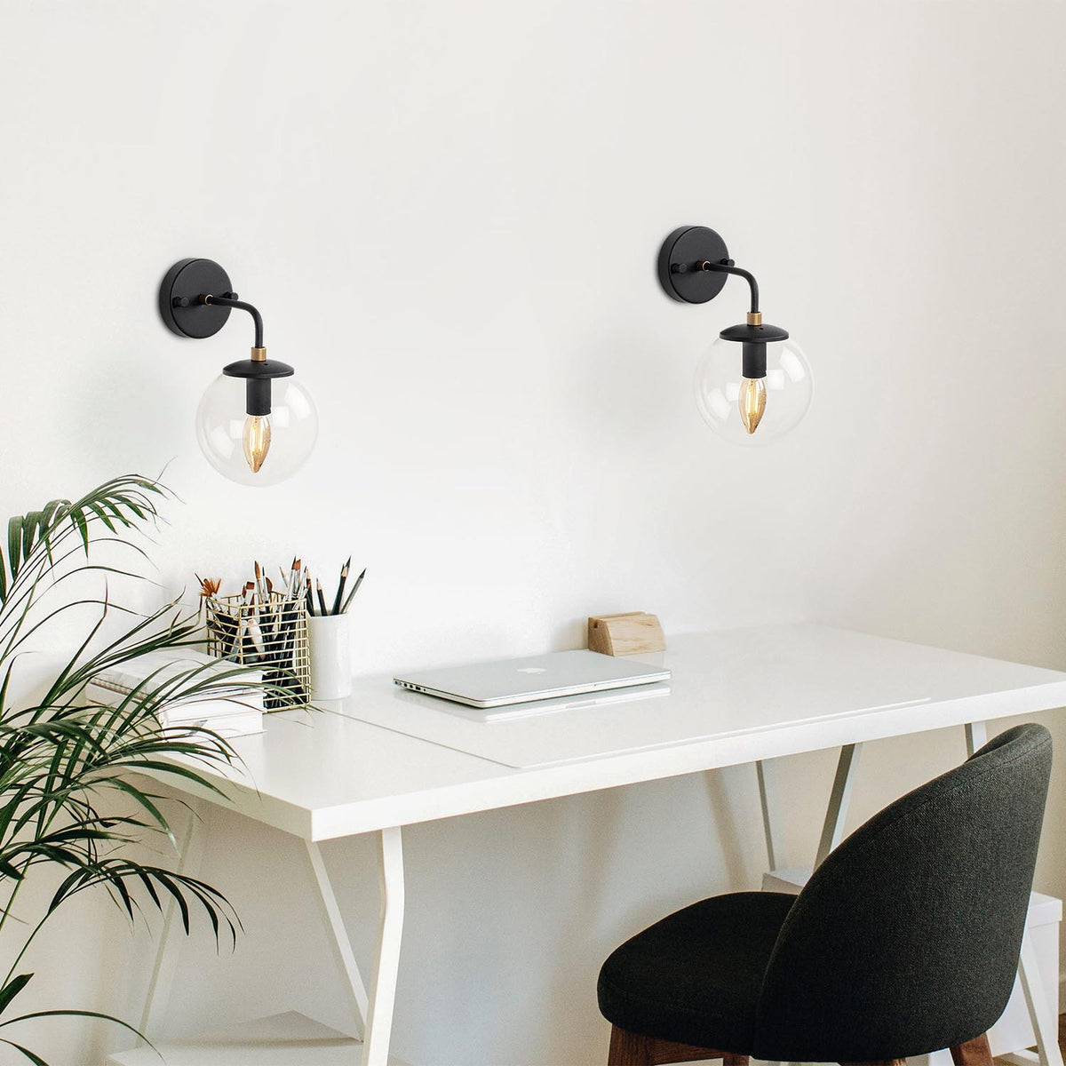 Horn Wandleuchte - Schwarz Gold in Schwarz Gold präsentiert im Onlineshop von KAQTU Design AG. Wandleuchte ist von Opviq