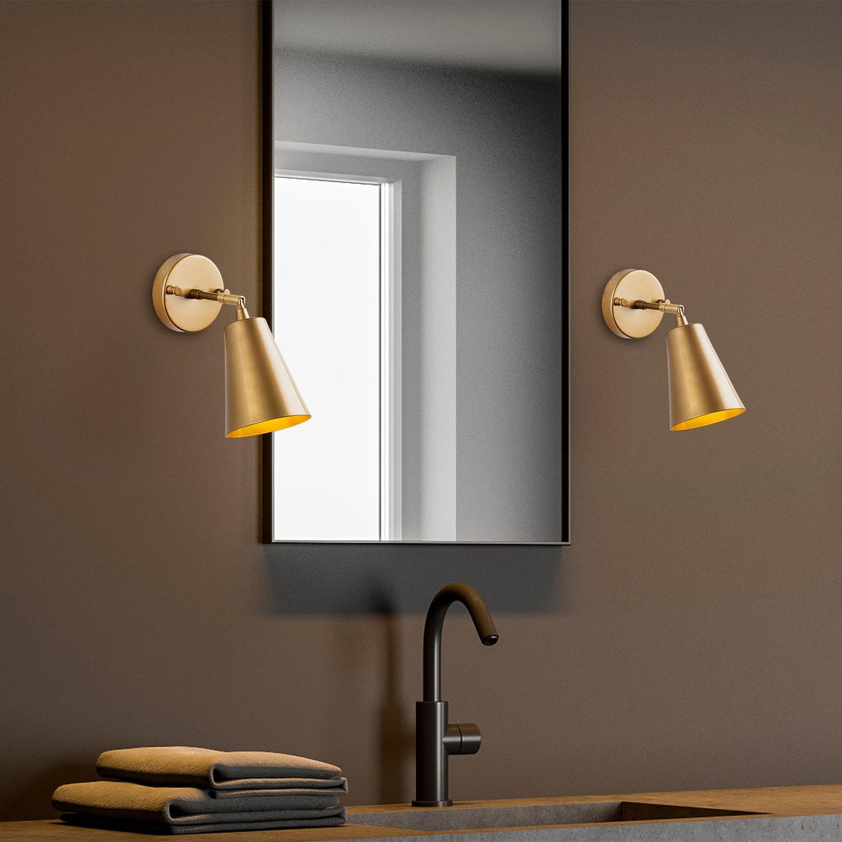 Evander Wandleuchte - Gold in Gold präsentiert im Onlineshop von KAQTU Design AG. Wandleuchte ist von Opviq