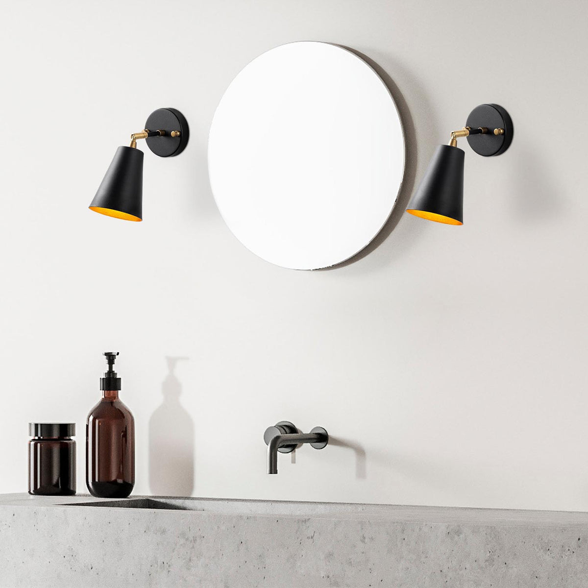 Evander Wandleuchte - Schwarz Gold in Schwarz Gold präsentiert im Onlineshop von KAQTU Design AG. Wandleuchte ist von Opviq