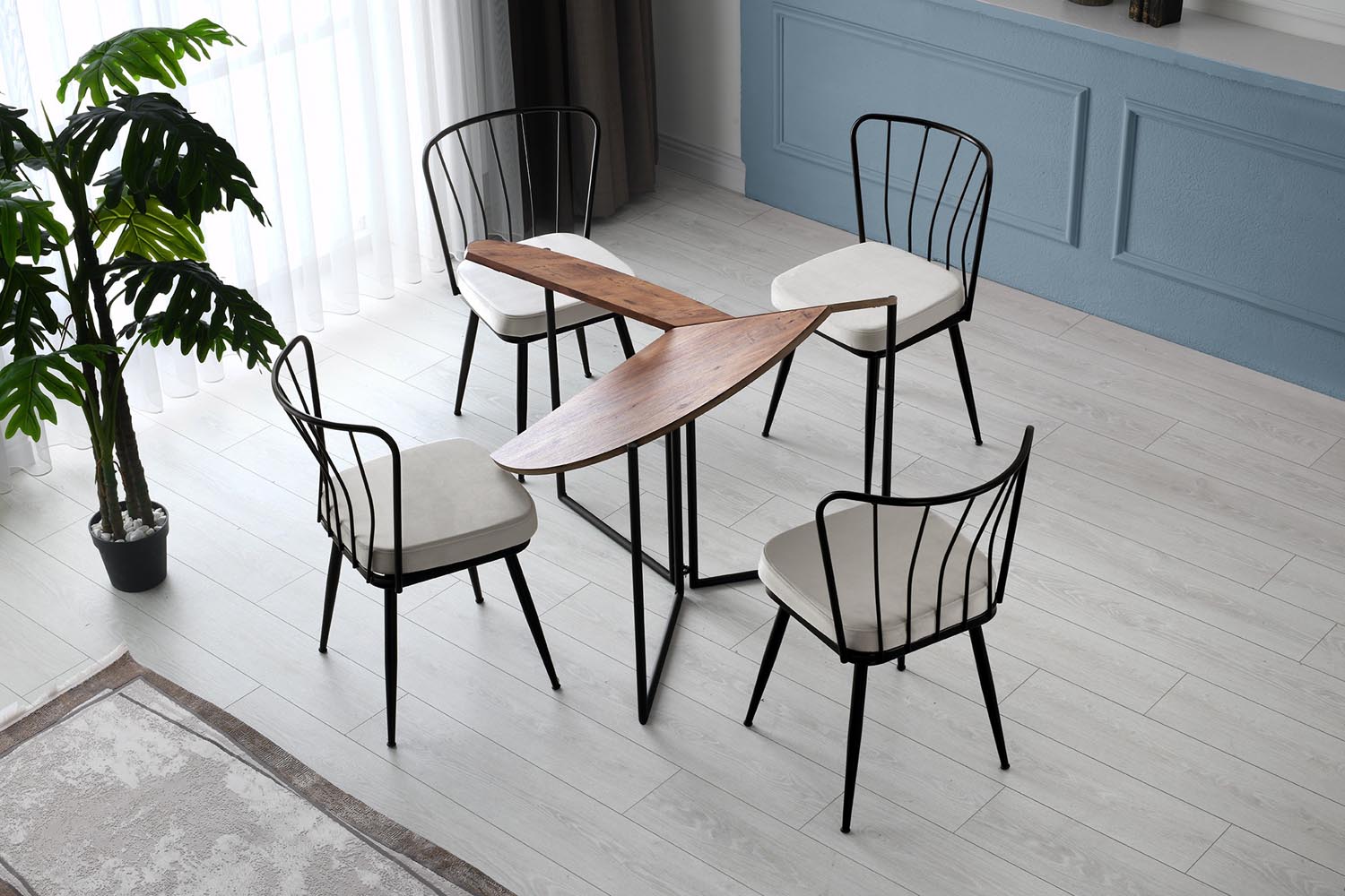 Yaprak - 1201 in Atlantische Kiefer präsentiert im Onlineshop von KAQTU Design AG. Esstisch ist von Hanah Home