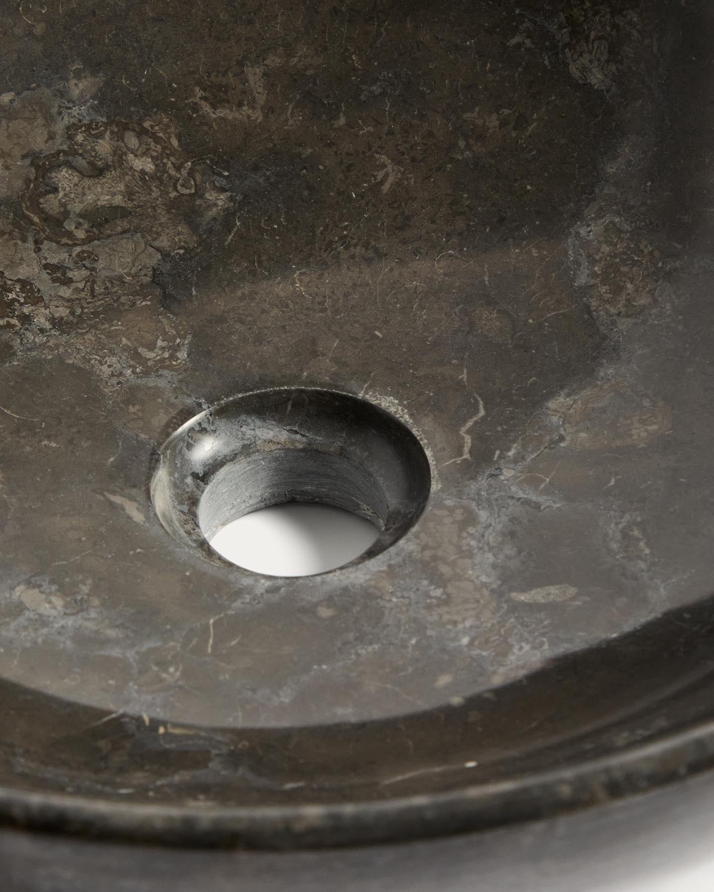 Aufsatzwaschbecken Darnen aus grauem Marmor, Ø 40 cm in Grau präsentiert im Onlineshop von KAQTU Design AG. Badzubehör ist von Kave Home