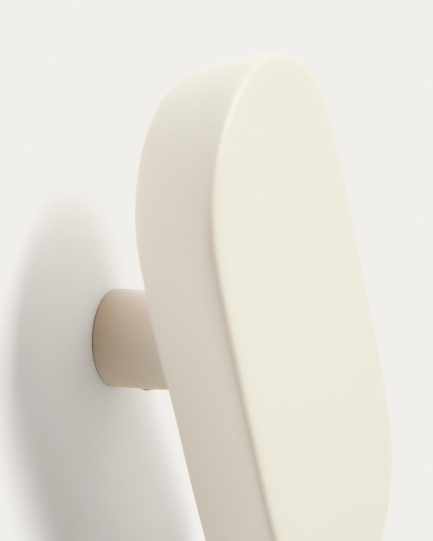 Set Arely aus 2 Kleiderhaken aus massivem Buchenholz mit beigefarbener Lackierung, 6,5 cm/10 cm in Beige präsentiert im Onlineshop von KAQTU Design AG. Badzubehör ist von Kave Home