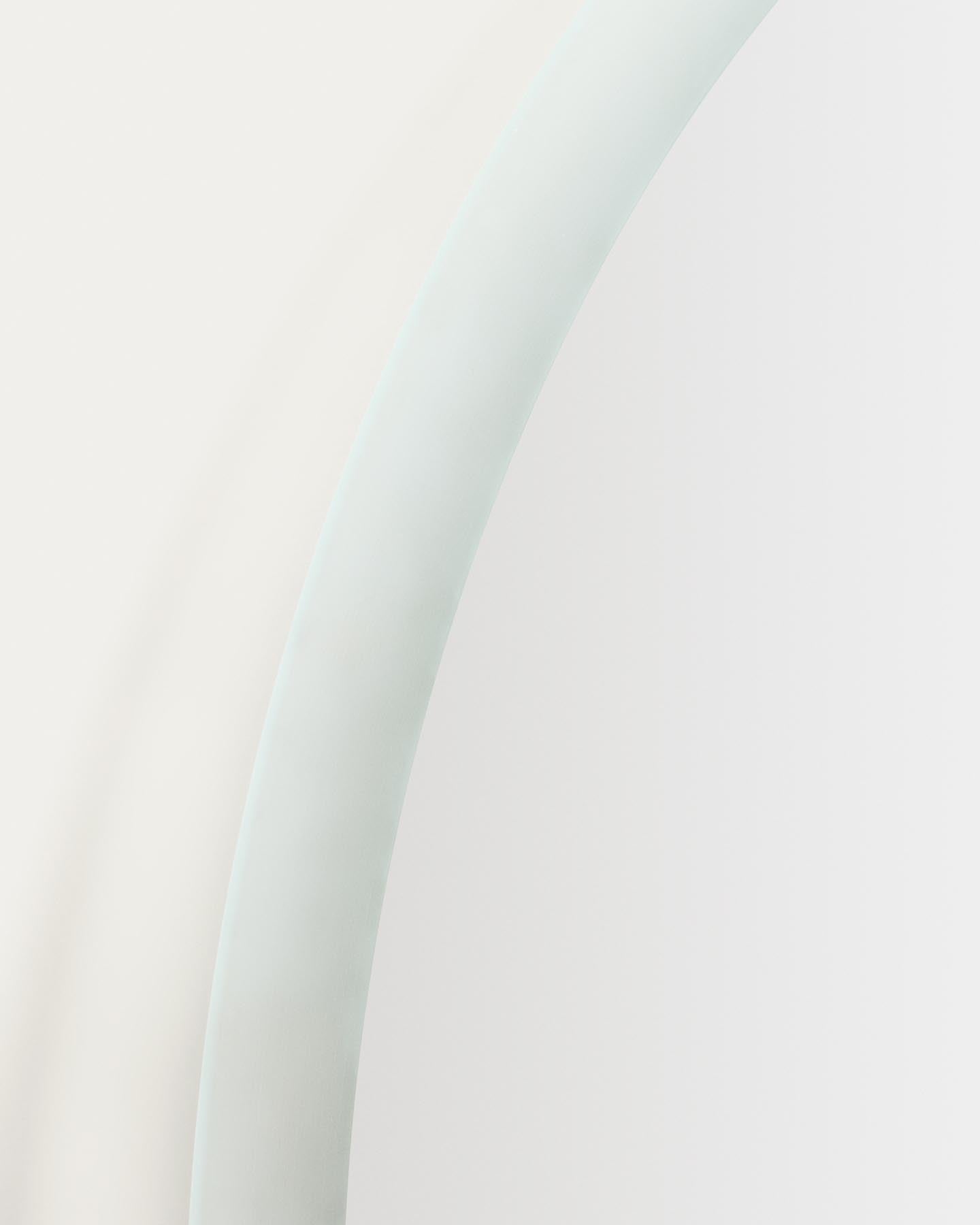 Runder Badezimmerspiegel Mervi mit LED-Licht und Anti-Beschlag-Funktion, Ø 60 cm in Transparent präsentiert im Onlineshop von KAQTU Design AG. Badzubehör ist von Kave Home