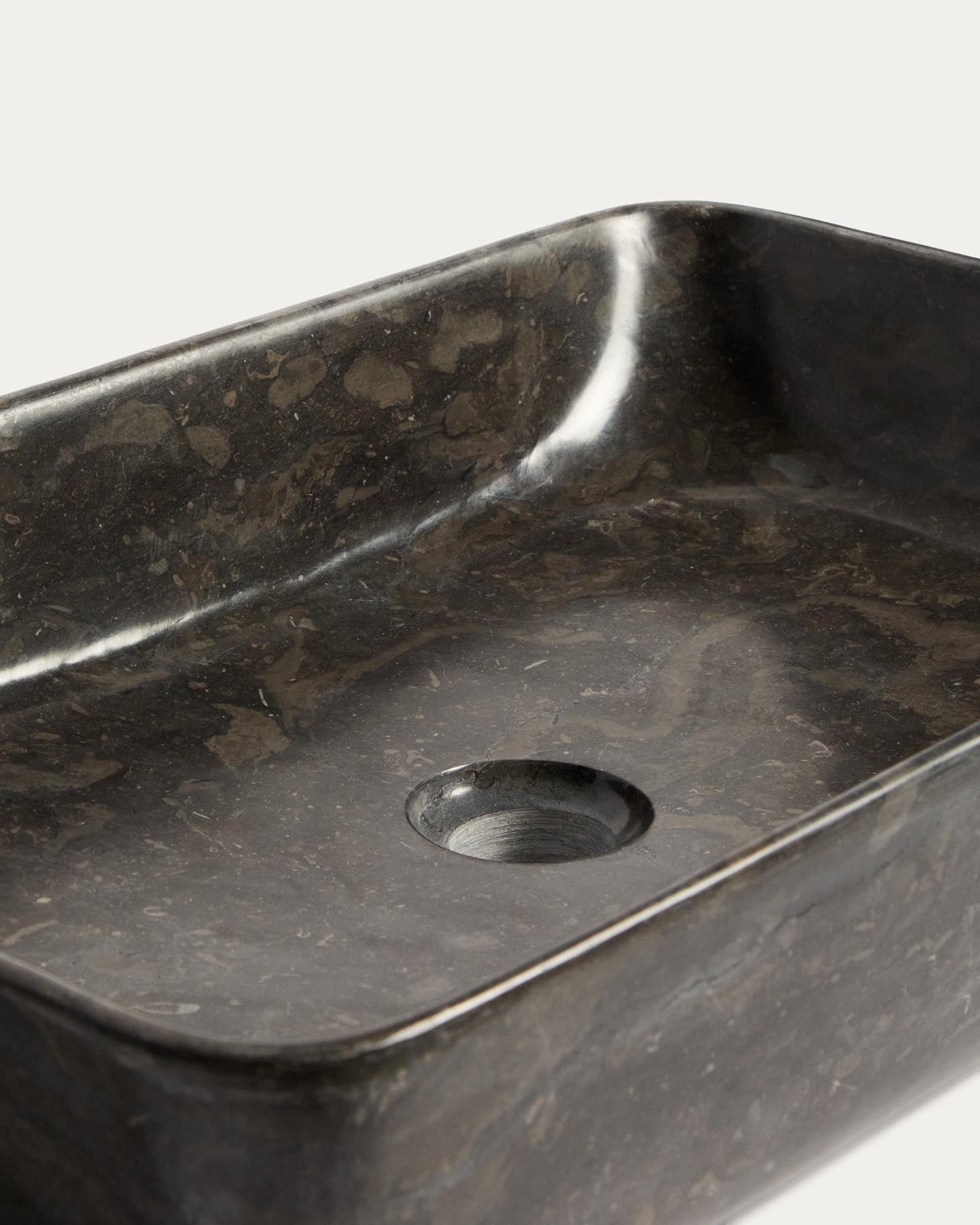 Aufsatzwaschbecken Darnen aus grauem Marmor, 55 x 35 cm in Grau präsentiert im Onlineshop von KAQTU Design AG. Badzubehör ist von Kave Home