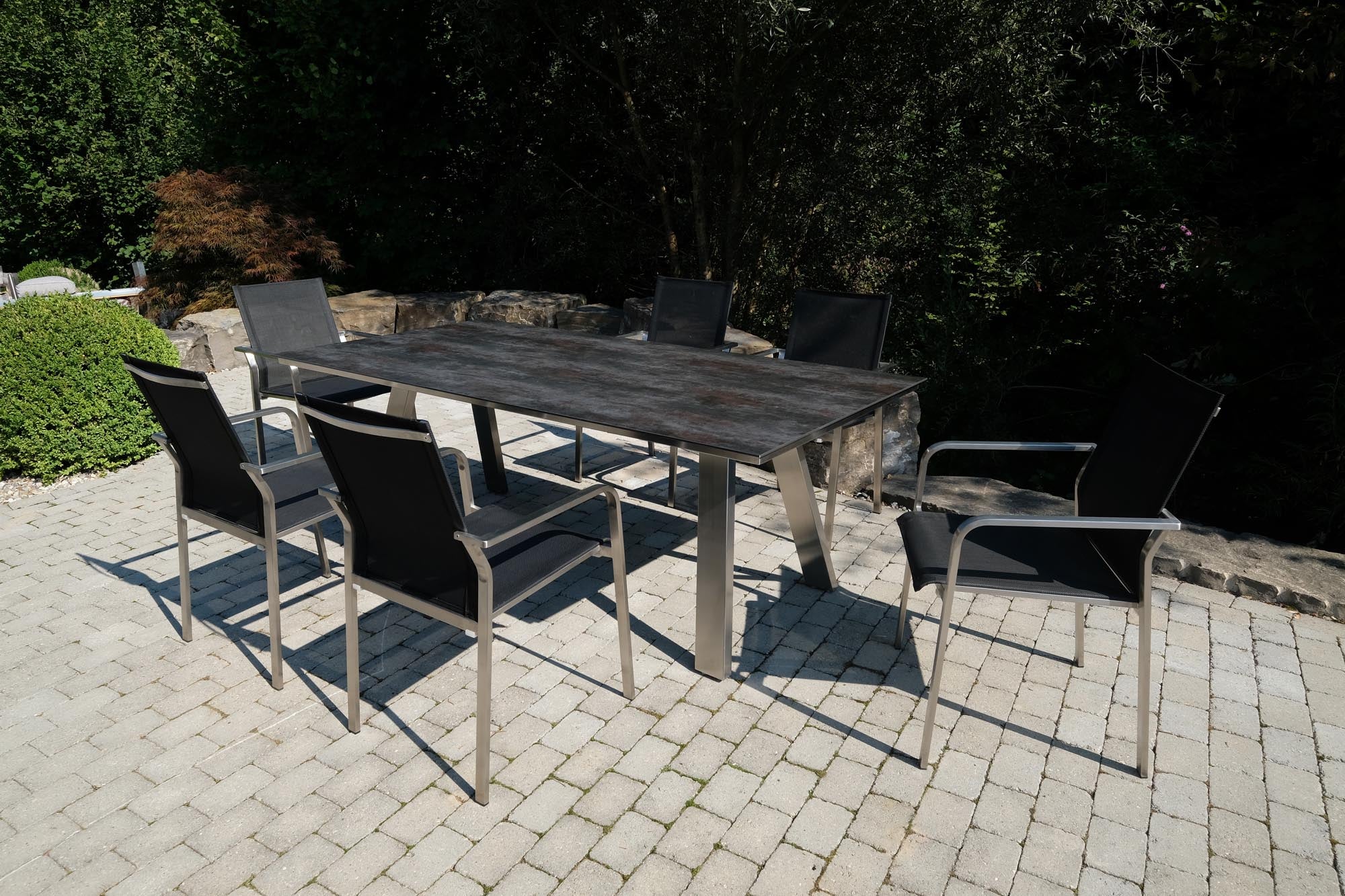 Moderner Gartentisch Monaco aus Edelstahl in A-Form, 210x100 cm, perfekt für gesellige Abende im Freien und ansprechende Gartenmöbel.