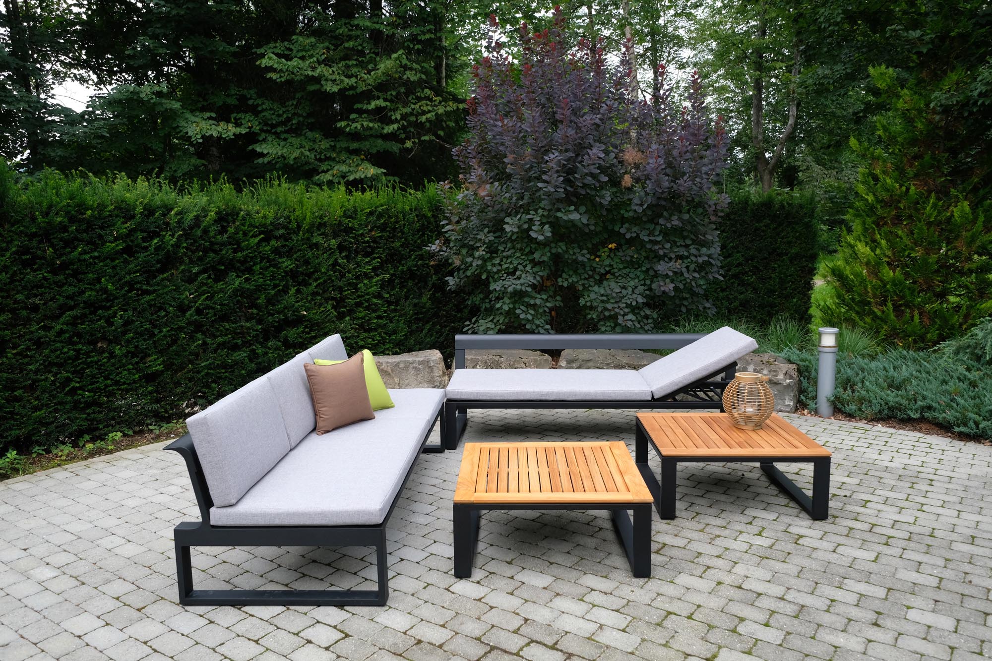Moderner Alu-Couchtisch Florida von Be Garden, ideal für gemütliche Abende im Freien und eine stilvolle Gartengestaltung.