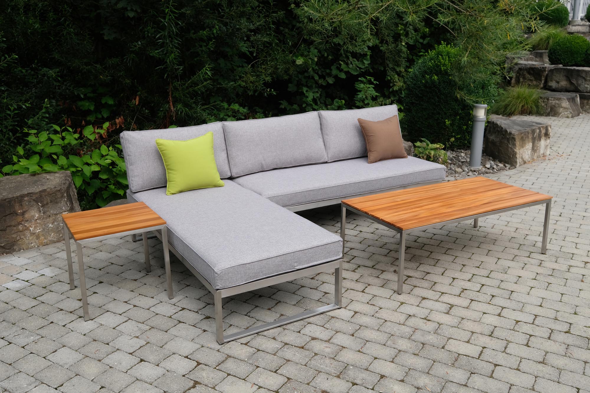 Elegantes Loungeelement Futura von Be Garden, perfekt für stilvolle Outdoor-Bereiche, vereint Komfort und modernes Design.
