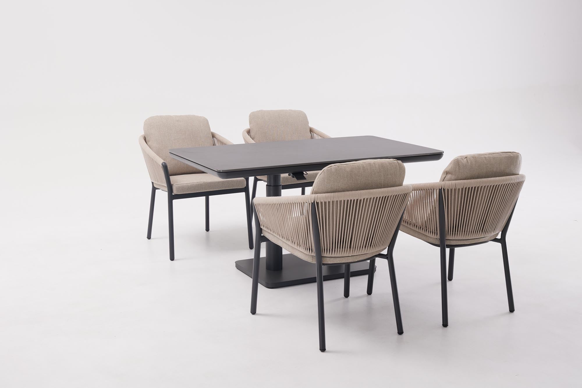 Eleganter Gartentisch Aline von Be Garden, höhenverstellbar, ideal für entspannte Stunden im Freien, Maße 140x80x51/72 cm.