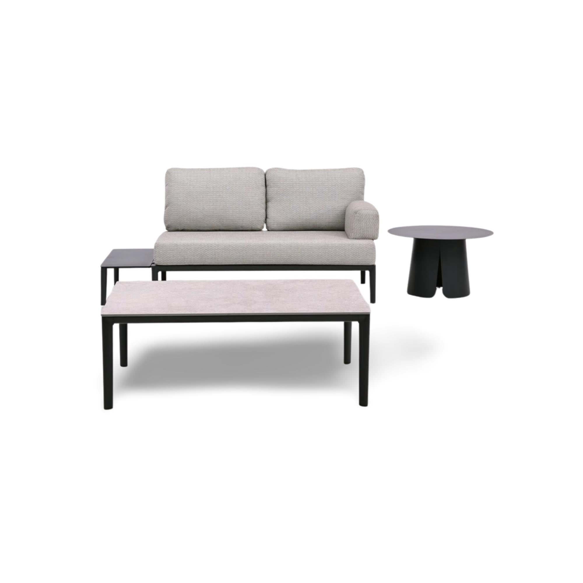 Elegante Armlehne für das Fiore Sofa von Be Garden, in modernem Anthrazit, perfekt für entspannte Momente im Freien.