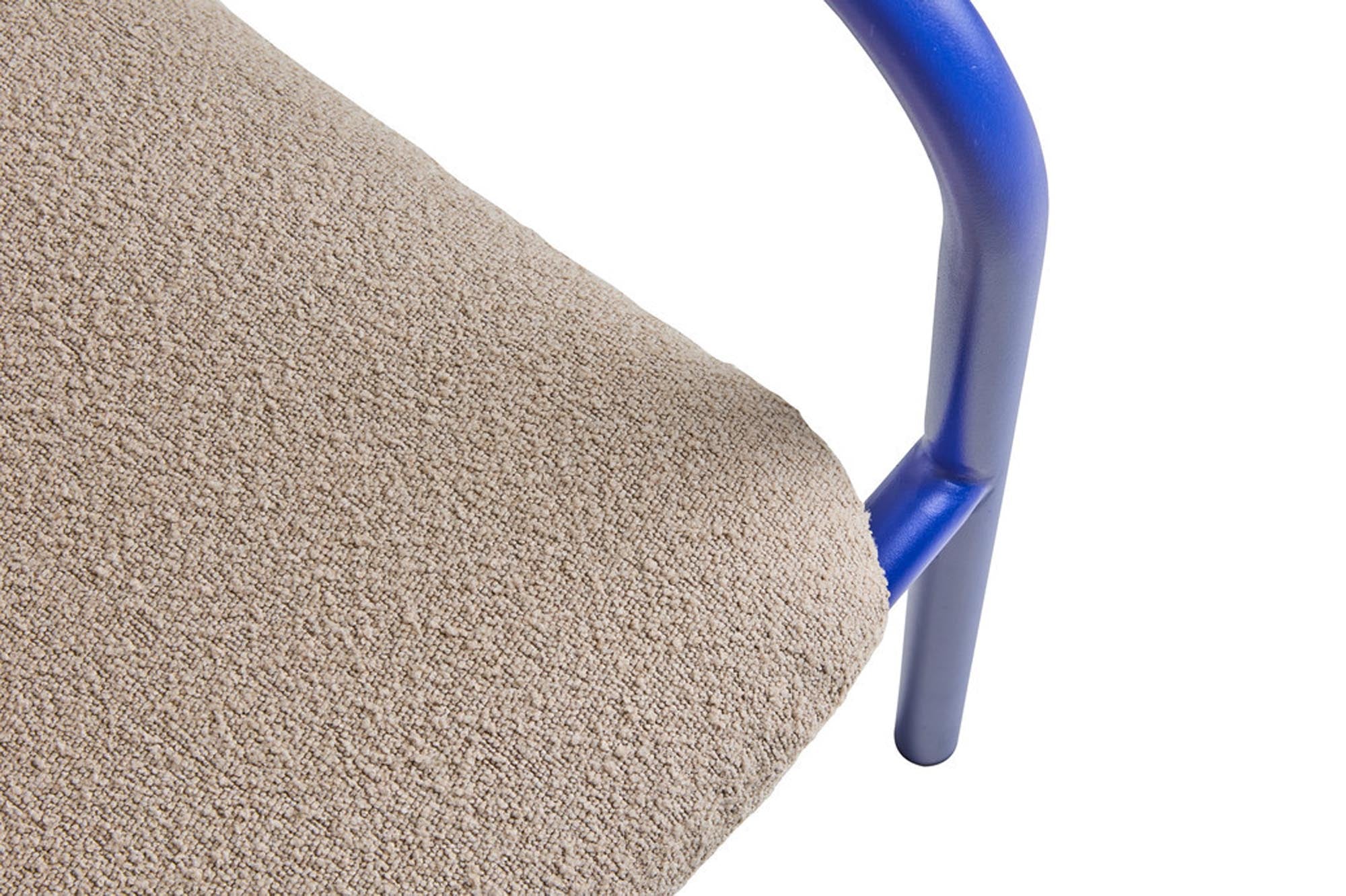 Gartensessel Bendt mit Armlehnen in Blau-beige präsentiert im Onlineshop von KAQTU Design AG. Outdoor-Sessel mit Armlehnen ist von Be Garden