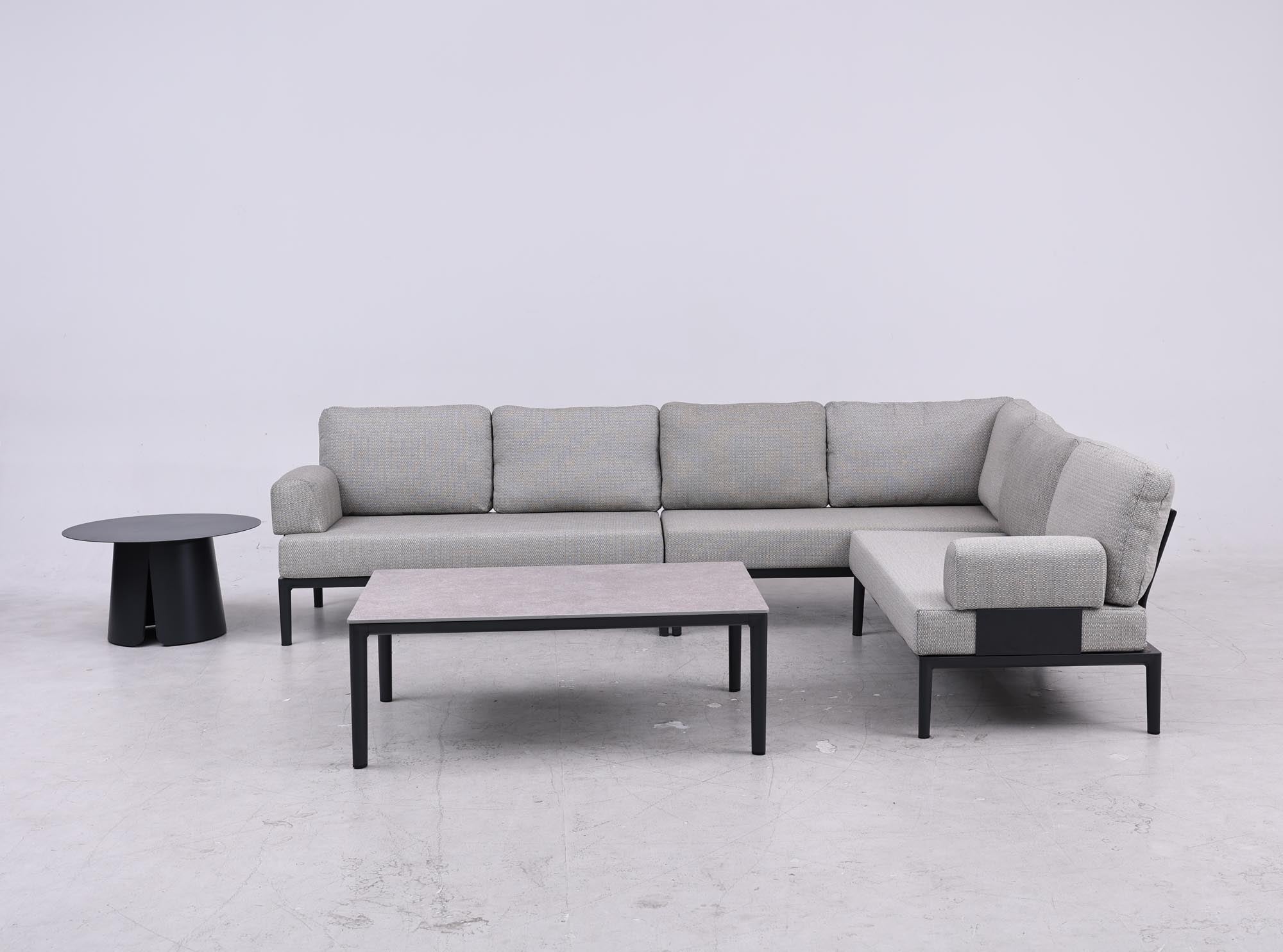 Modulares Garten-Loungeset Fiore 6 Sitzer Loungetischen und 2 Armlehnen in Anthrazit präsentiert im Onlineshop von KAQTU Design AG. Loungeset ist von Be Garden