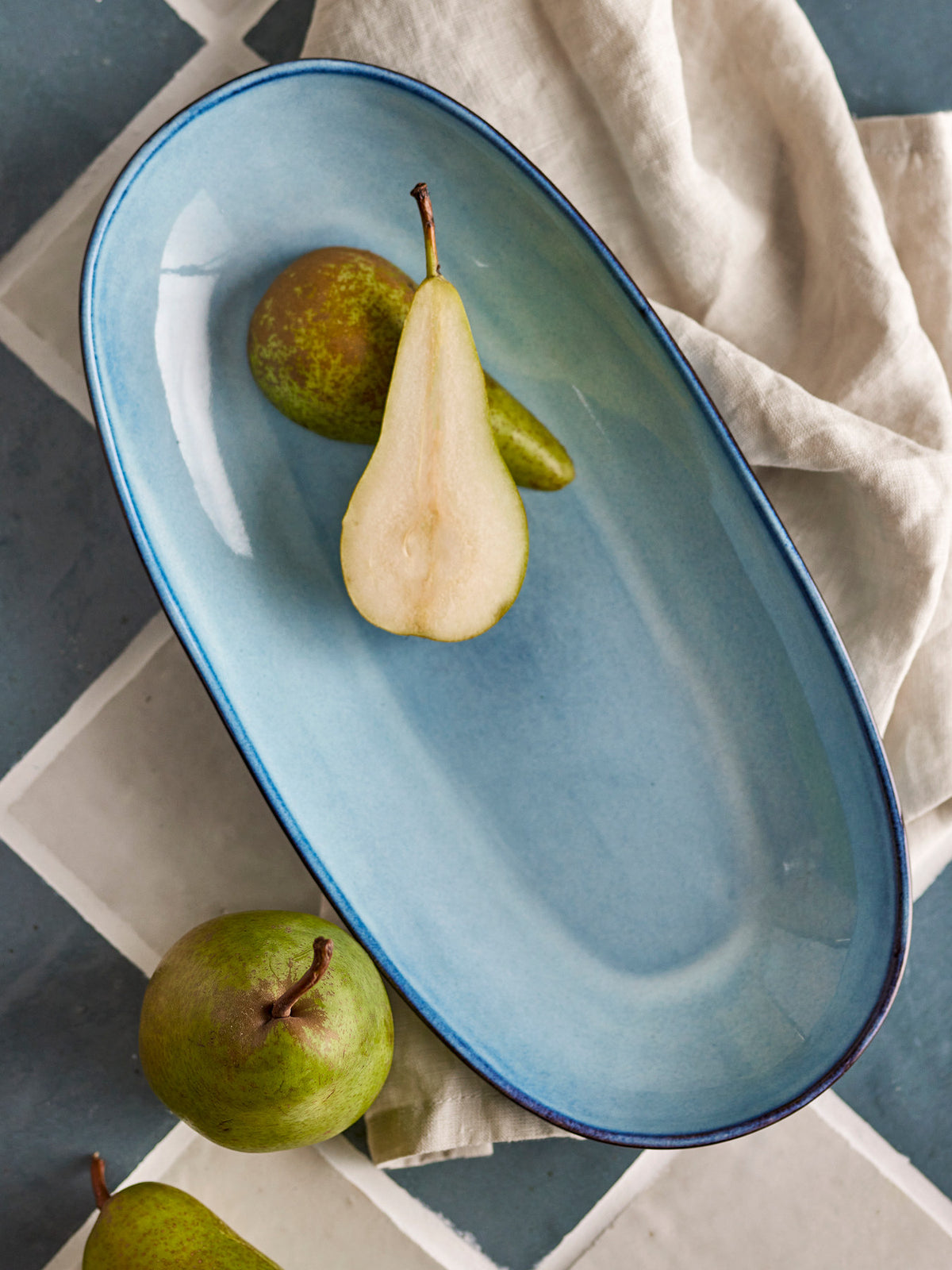 Sandrine Servierplatte, Blau, Steingut in Blue präsentiert im Onlineshop von KAQTU Design AG. Servierplatten ist von Bloomingville