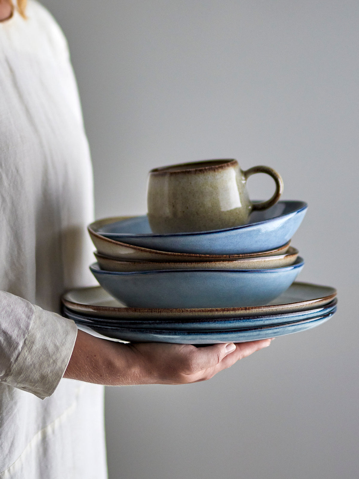 Sandrine Schale, Blau, Steingut in Blue präsentiert im Onlineshop von KAQTU Design AG. Schale ist von Bloomingville