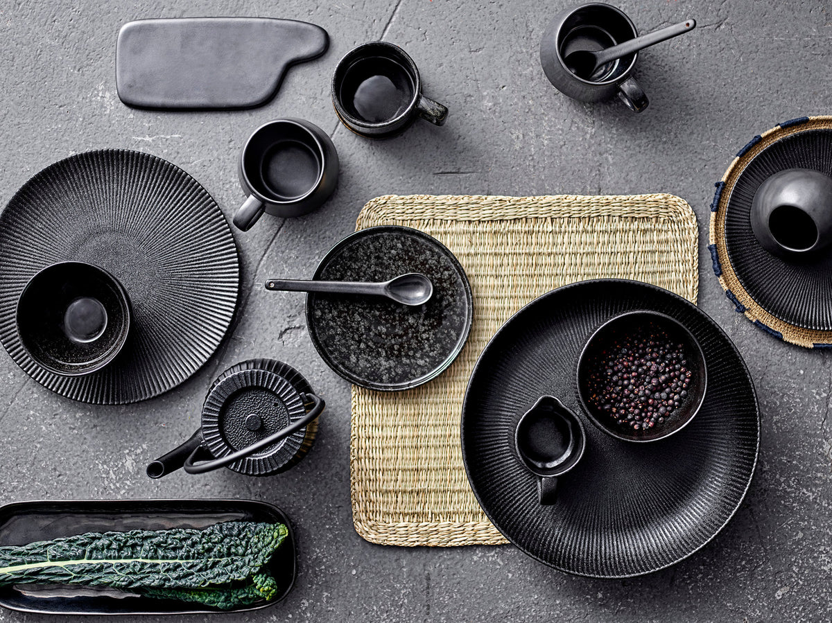 Neri Schale, Schwarz, Steingut in Black präsentiert im Onlineshop von KAQTU Design AG. Schale ist von Bloomingville