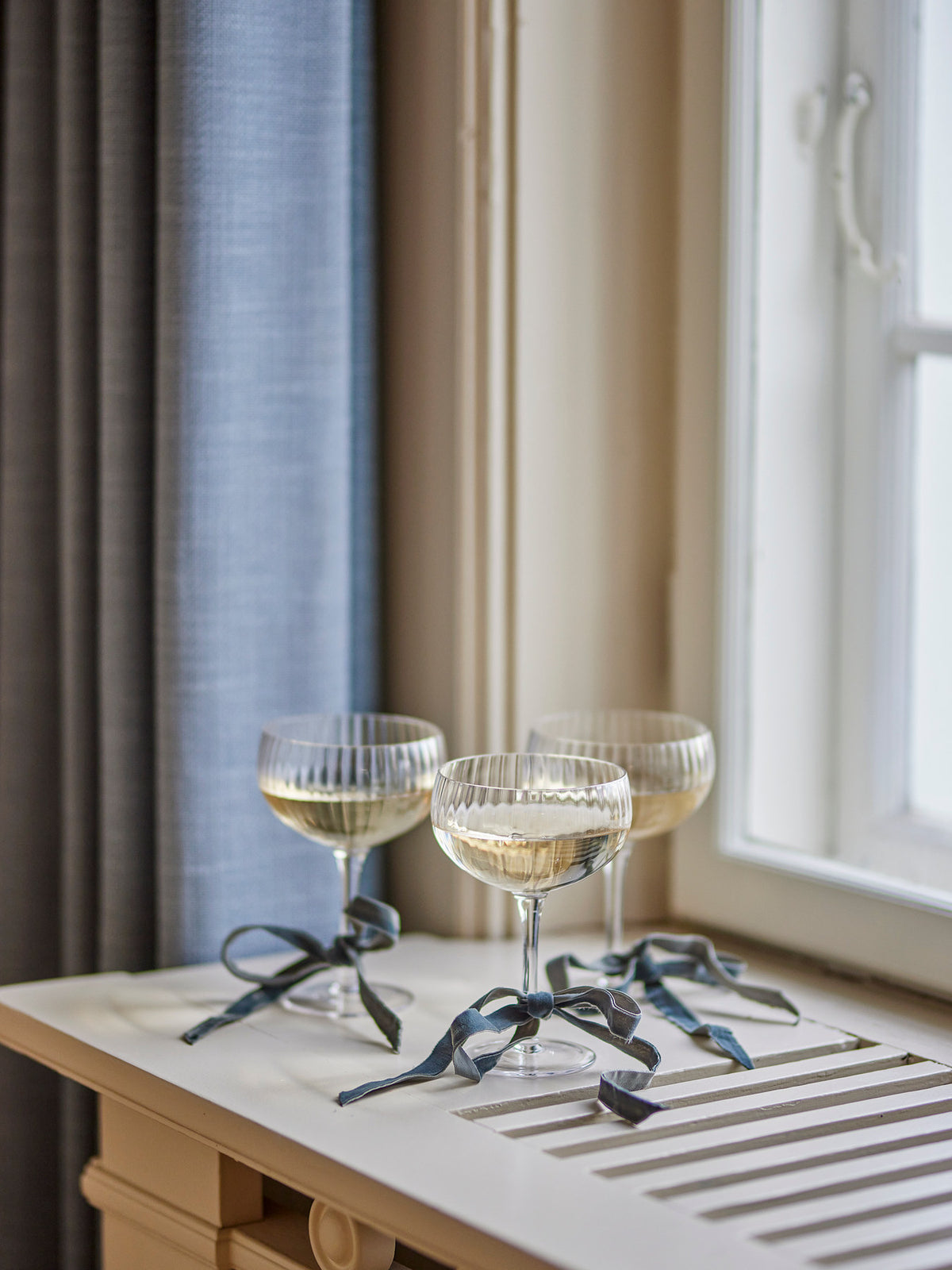 Astrid Champagnerglas, Klar, Glas in Clear präsentiert im Onlineshop von KAQTU Design AG. Champagner Flutes ist von Bloomingville