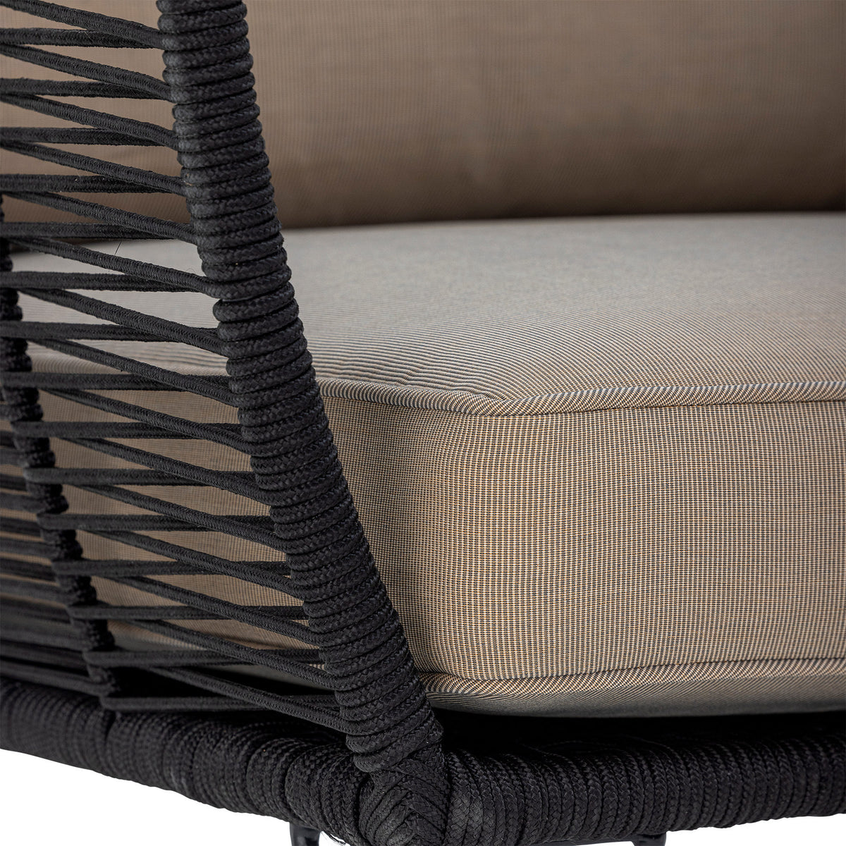 Mundo Loungesessel, Schwarz, Metall in Schwarz präsentiert im Onlineshop von KAQTU Design AG. Outdoor-Sessel ist von Bloomingville