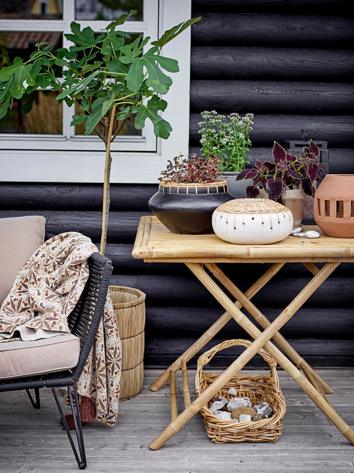 Mundo Loungesessel, Schwarz, Metall in Schwarz präsentiert im Onlineshop von KAQTU Design AG. Outdoor-Sessel ist von Bloomingville