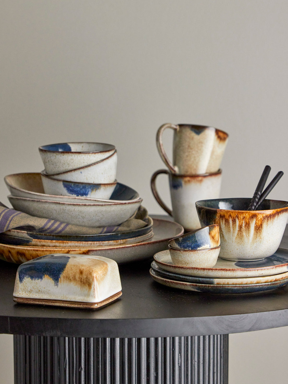 Jules Teller, Grau, Steingut in Grey präsentiert im Onlineshop von KAQTU Design AG. Teller ist von Bloomingville
