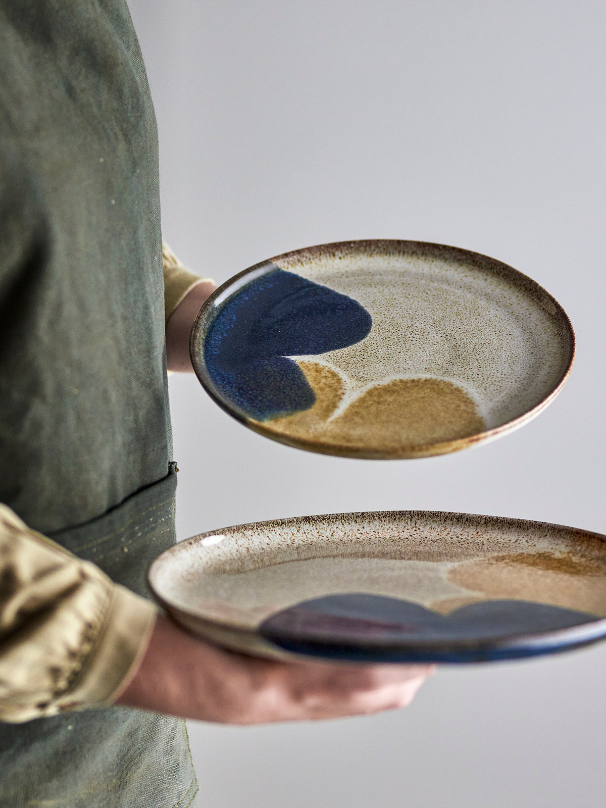 Jules Teller, Grau, Steingut in Grey präsentiert im Onlineshop von KAQTU Design AG. Teller ist von Bloomingville