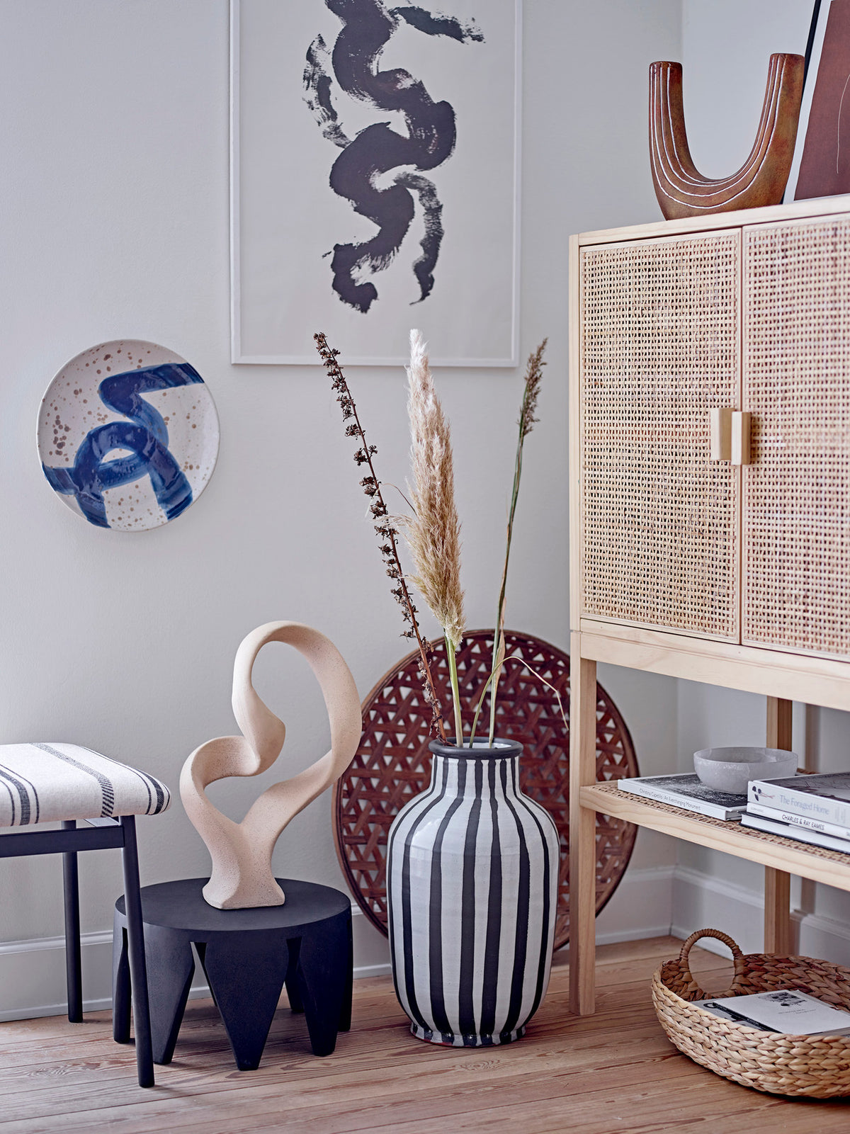 Ozcar Wanddekoration, Blau, Steingut in Blue präsentiert im Onlineshop von KAQTU Design AG. Wanddeko ist von Bloomingville
