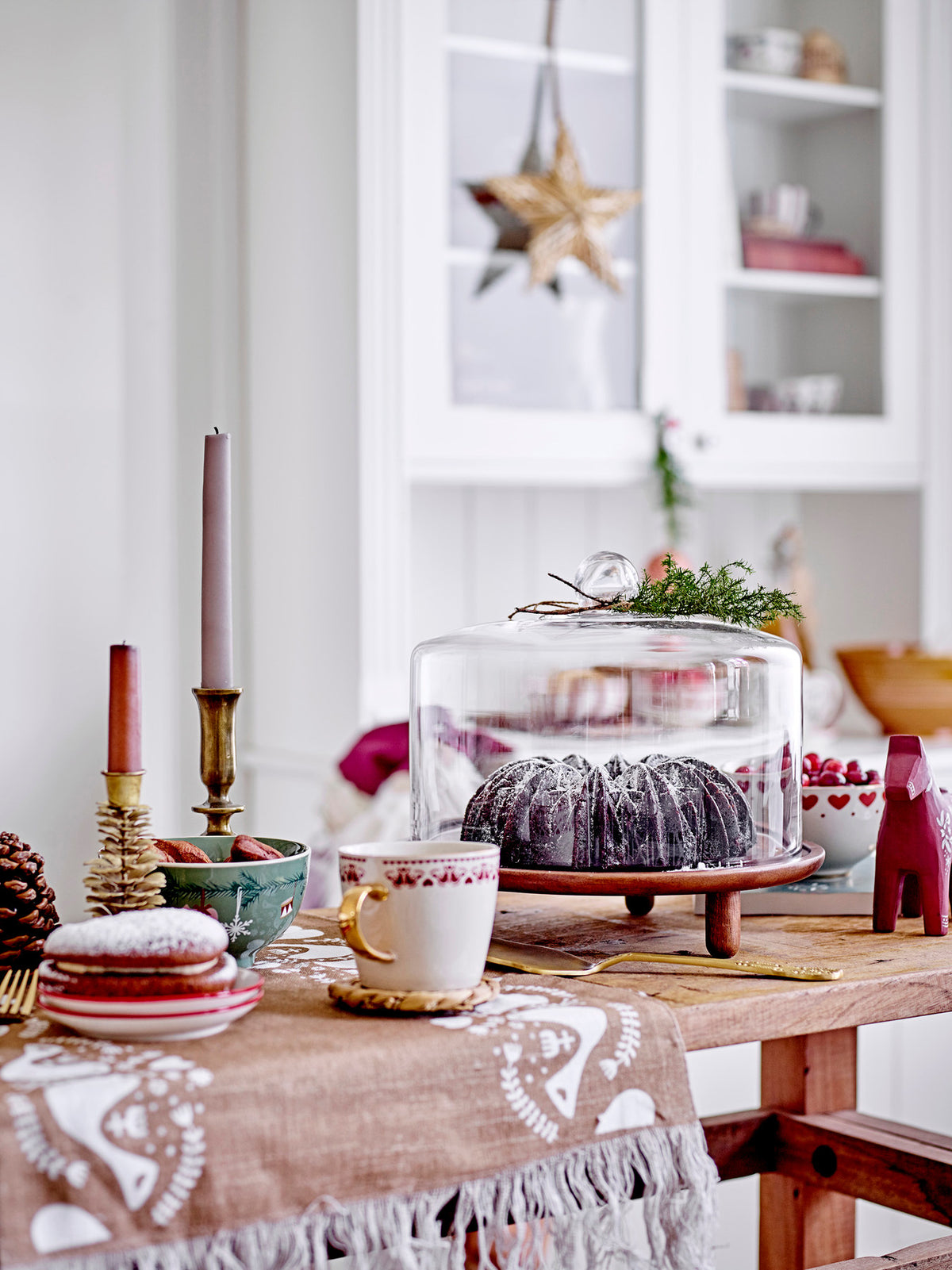 Jolly Becher, Rot, Steingut in Red präsentiert im Onlineshop von KAQTU Design AG. Tasse ist von Bloomingville