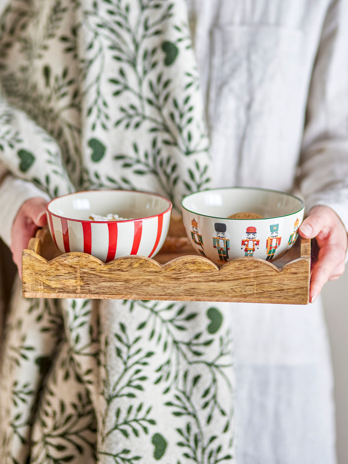 Jolly Schale, Rot, Steingut in Rot präsentiert im Onlineshop von KAQTU Design AG. Schale ist von Bloomingville