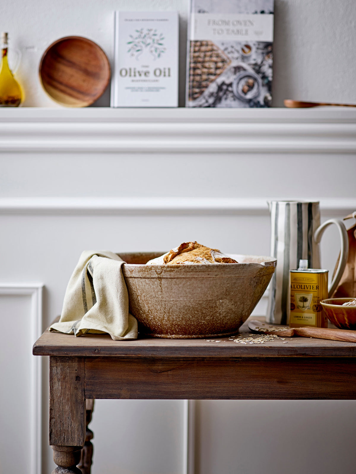 Begonia Krug, Grün, Steingut in Green präsentiert im Onlineshop von KAQTU Design AG. Kanne ist von Creative Collection