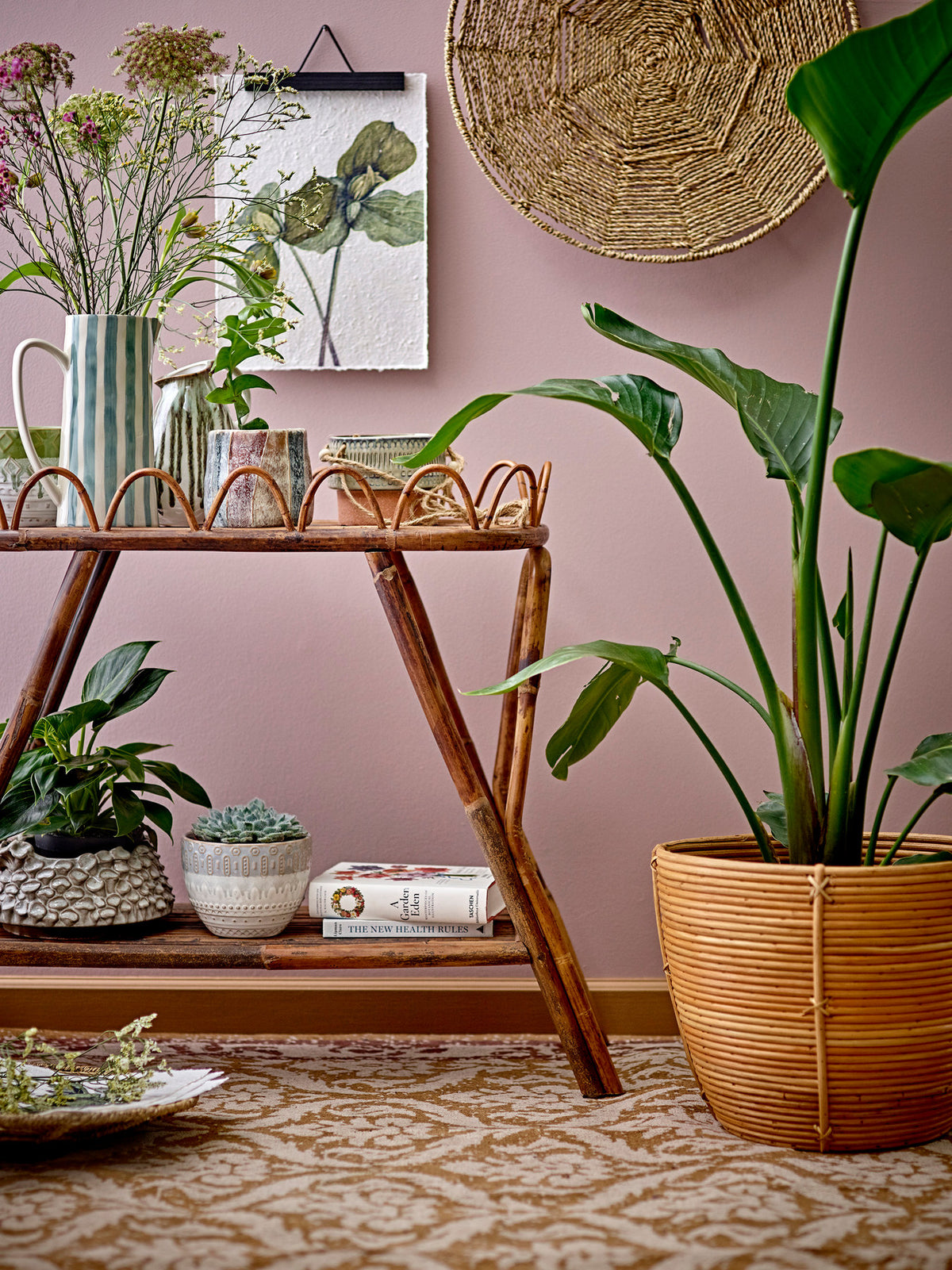 Begonia Krug, Grün, Steingut in Green präsentiert im Onlineshop von KAQTU Design AG. Kanne ist von Creative Collection