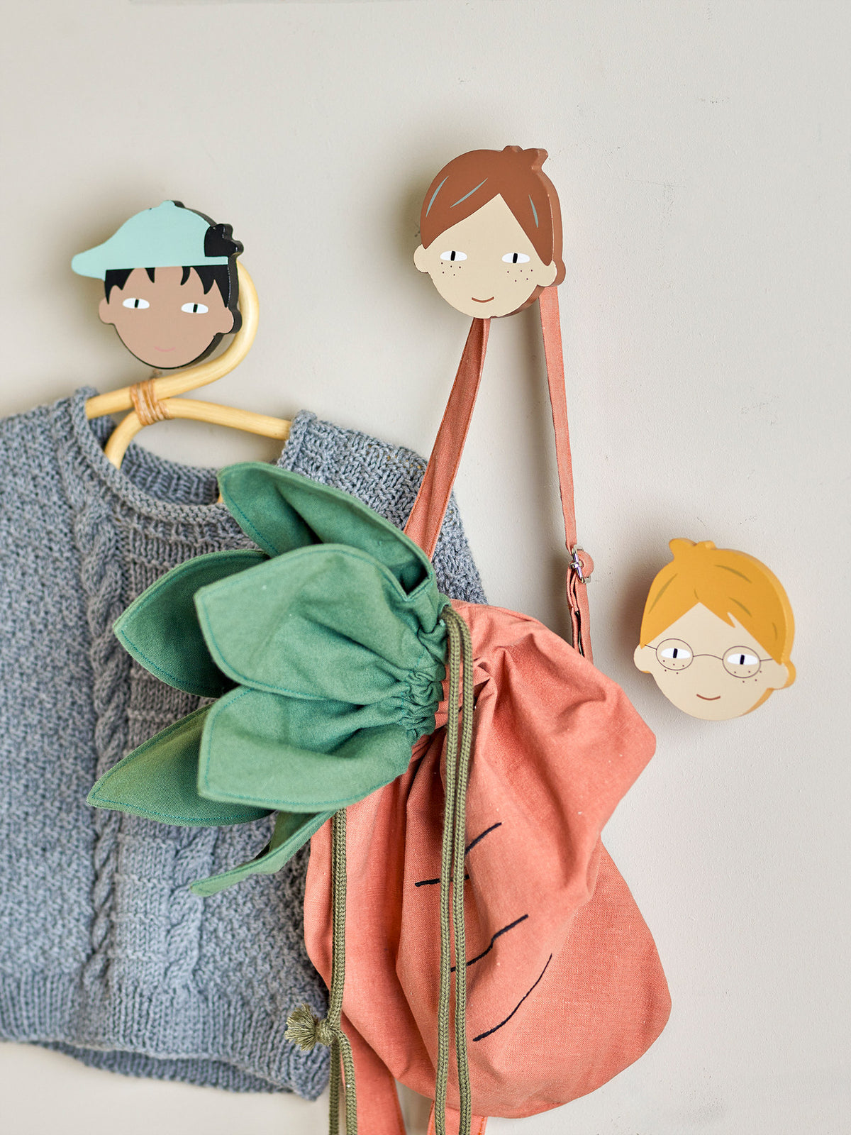Simson Haken, Braun, MDF in Brown präsentiert im Onlineshop von KAQTU Design AG. Kleiderhaken ist von Bloomingville Mini