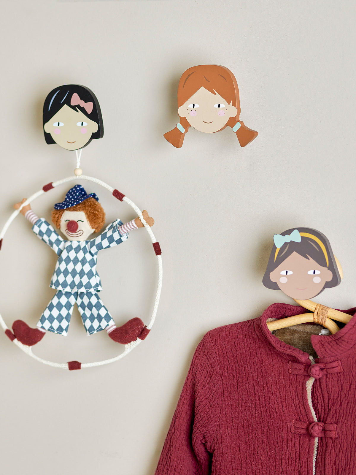 Rosalia Haken, Braun, MDF in Brown präsentiert im Onlineshop von KAQTU Design AG. Kleiderhaken ist von Bloomingville Mini