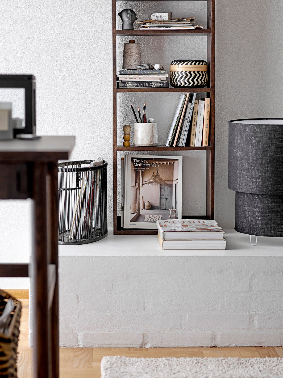 Vesla Deko, Schwarz, Terrakotta in Black präsentiert im Onlineshop von KAQTU Design AG. Kunstgegenstände ist von Bloomingville