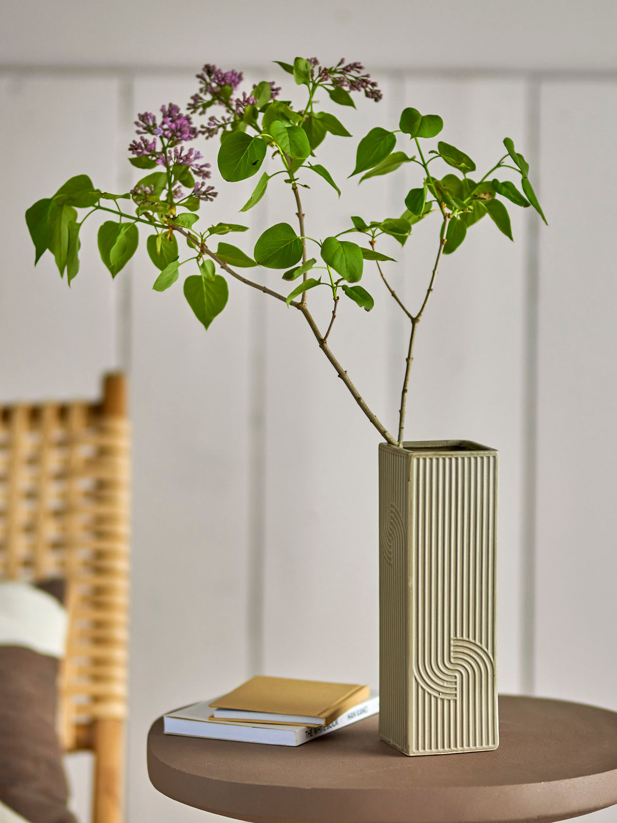 Heeira Vase, Braun, Steingut in Brown präsentiert im Onlineshop von KAQTU Design AG. Vase ist von Bloomingville