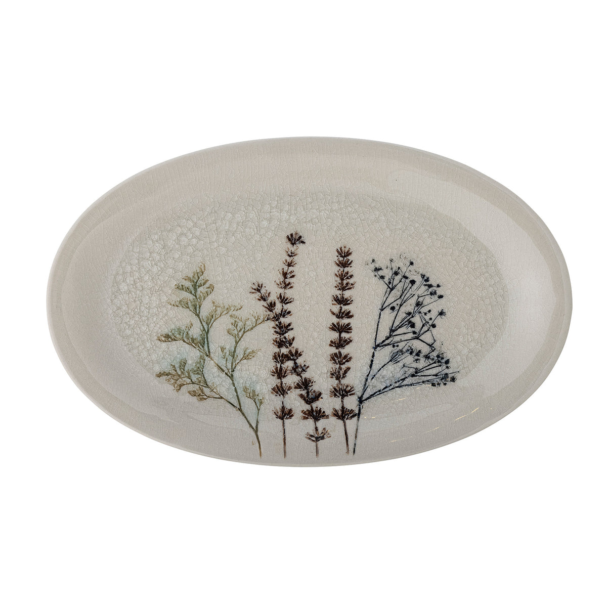 Weisse Servierplatte aus Steingut von Bloomingville mit handgestempeltem Blumenmuster und feiner Krakeleeglasur, länglich geformt.