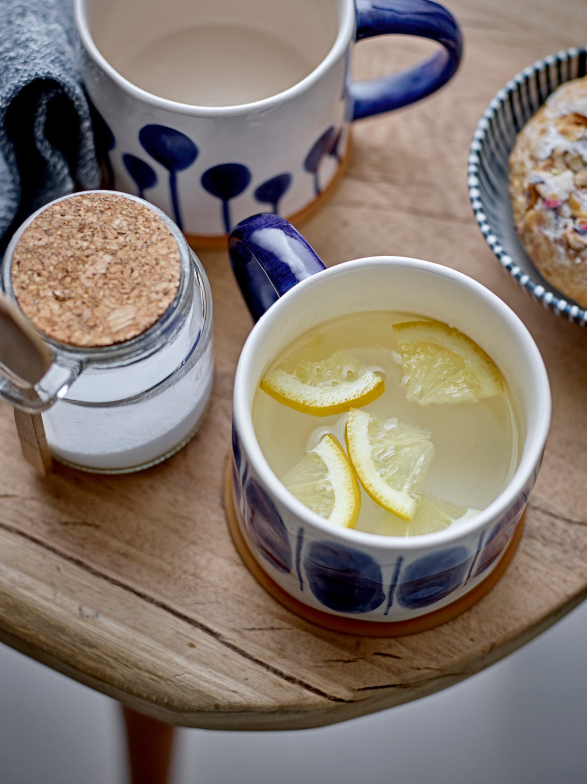 Linora Becher, Blau, Steingut in Blue präsentiert im Onlineshop von KAQTU Design AG. Tasse ist von Creative Collection
