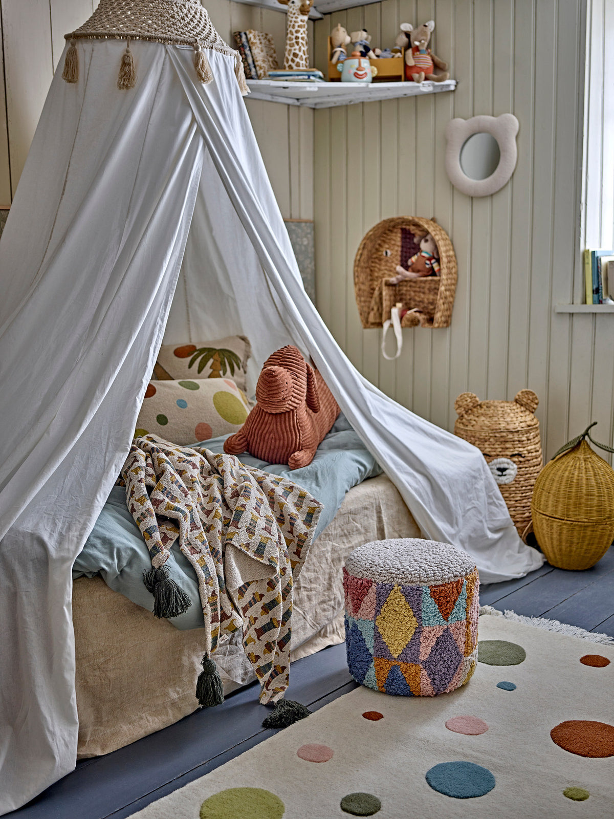 Charlie Decke von Bloomingville Mini in Brown mit buntem Druckmuster, aus Mischfasern, rechteckige Form mit Quasten an den Ecken, 160x130cm.