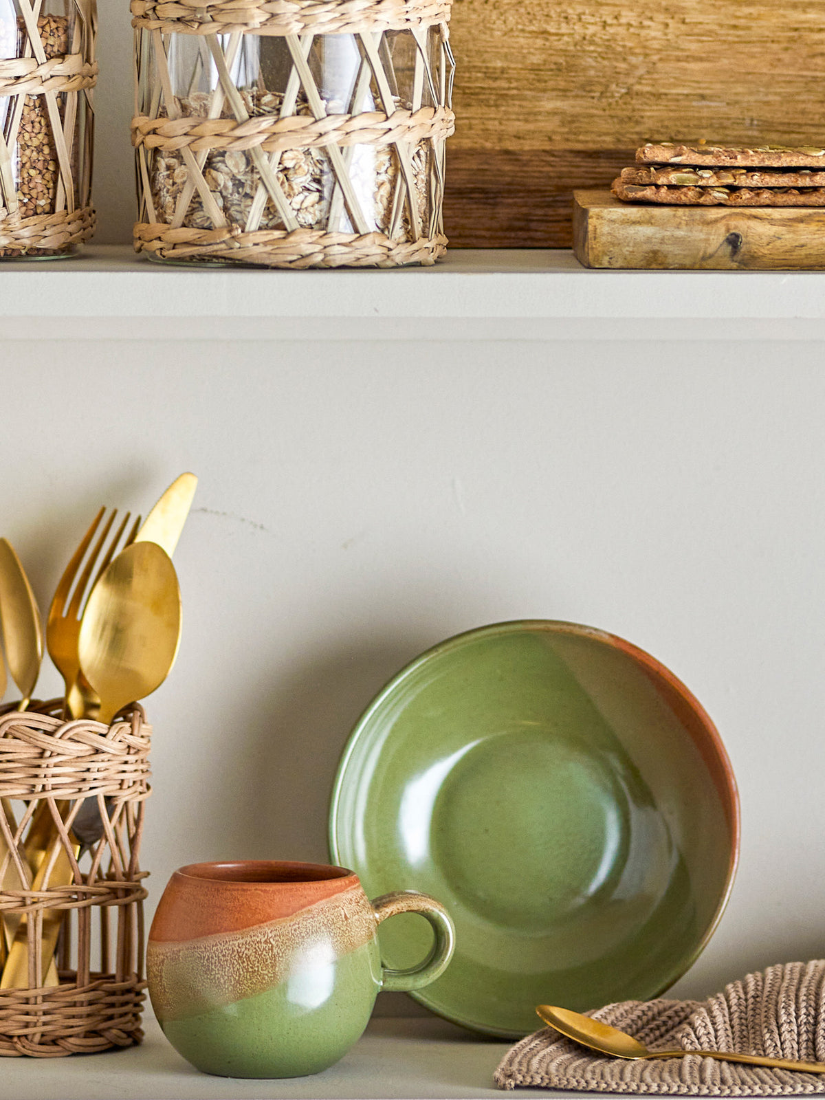 Paula Schale, Grün, Steingut in Green präsentiert im Onlineshop von KAQTU Design AG. Schale ist von Bloomingville