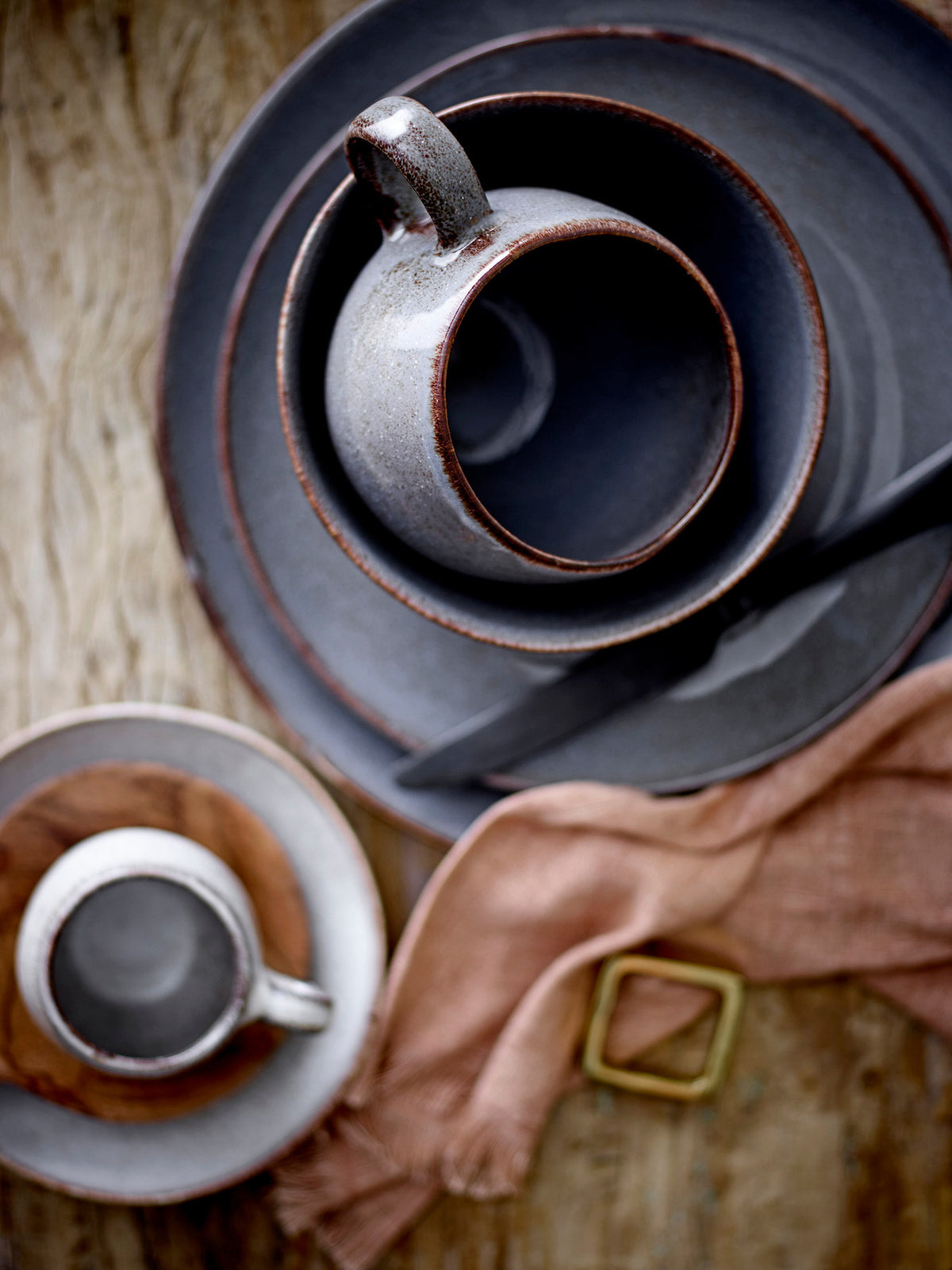 Sandrine Becher, Grau, Steingut in Grey präsentiert im Onlineshop von KAQTU Design AG. Tasse ist von Bloomingville
