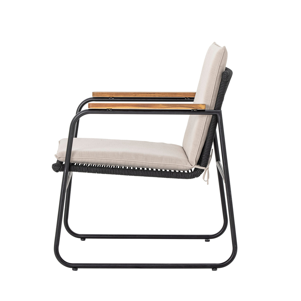 Hampton Loungesessel, Schwarz, Metall in Black präsentiert im Onlineshop von KAQTU Design AG. Outdoor-Sessel mit Armlehnen ist von Bloomingville