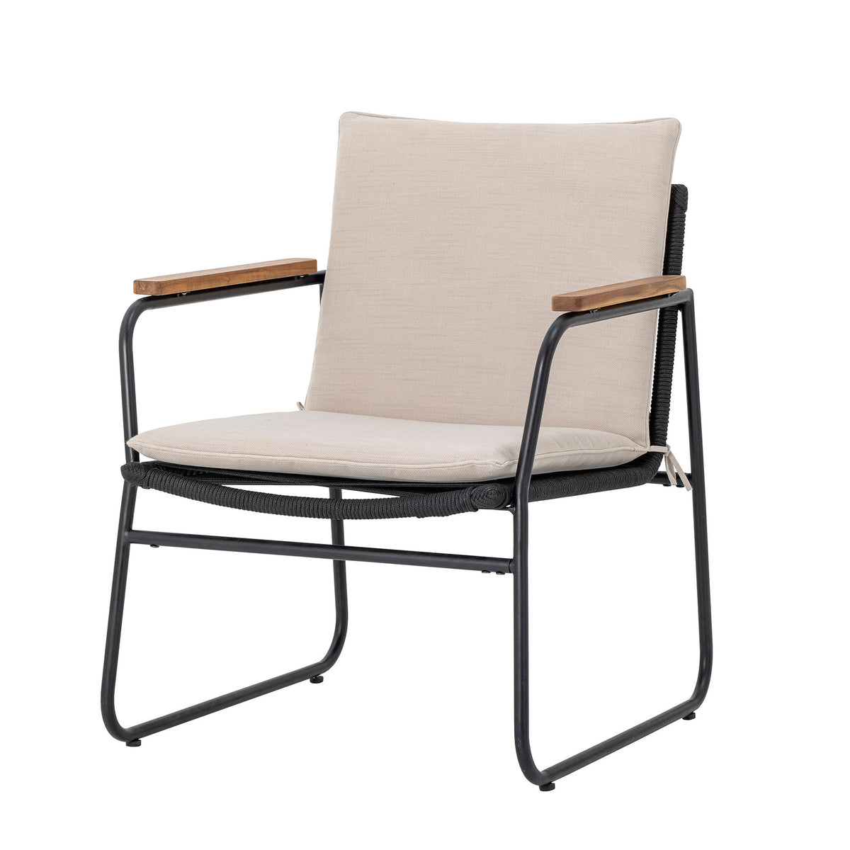 Hampton Loungesessel, Schwarz, Metall in Black präsentiert im Onlineshop von KAQTU Design AG. Outdoor-Sessel mit Armlehnen ist von Bloomingville
