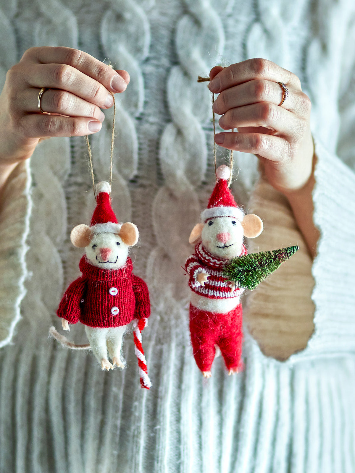 Peo Ornament, Rot, Wolle in Red präsentiert im Onlineshop von KAQTU Design AG. Ornament ist von Bloomingville