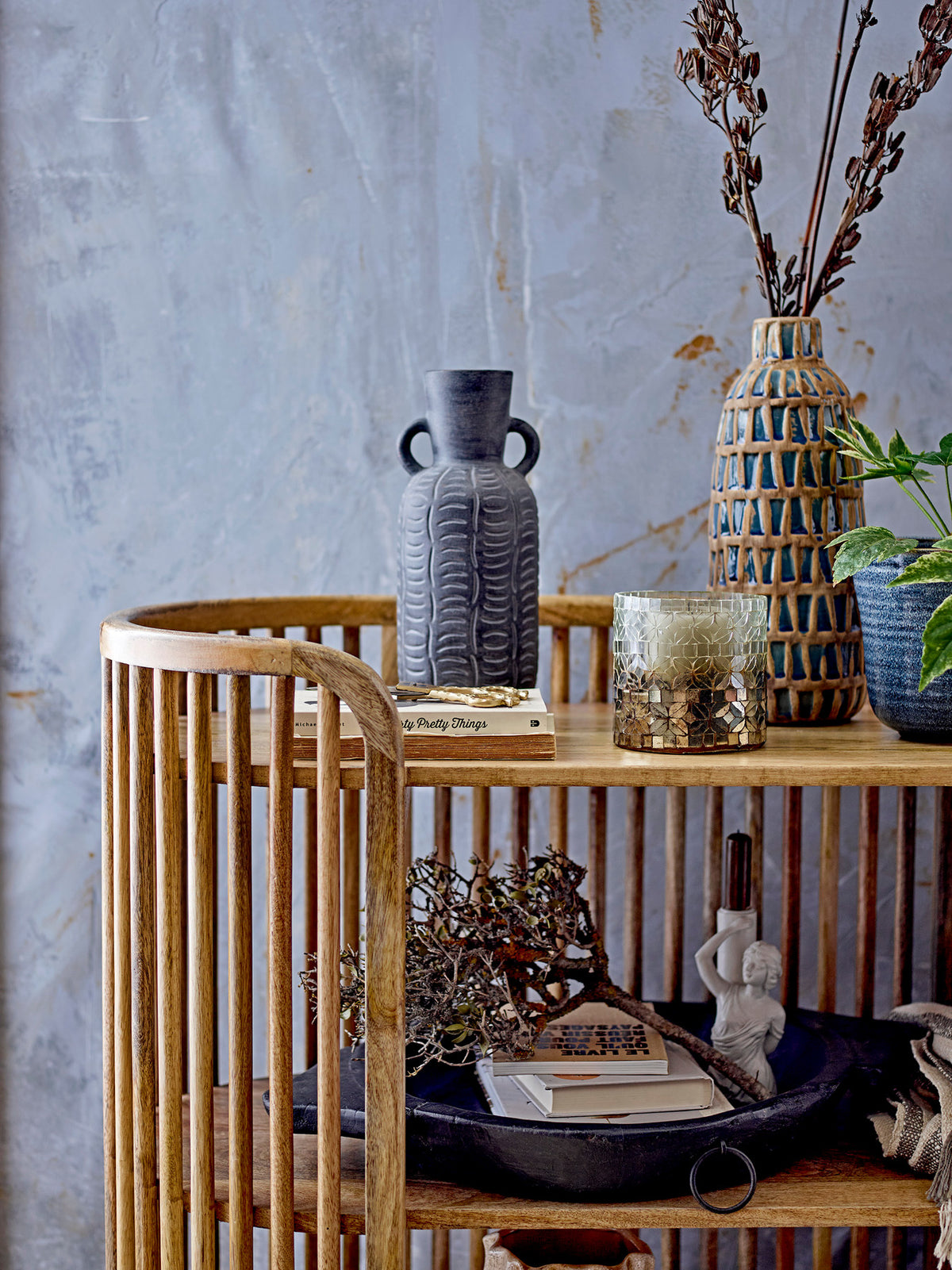 Medea Kerzenhalter, Weiá, Polyresin in White präsentiert im Onlineshop von KAQTU Design AG. Kerzenständer ist von Creative Collection
