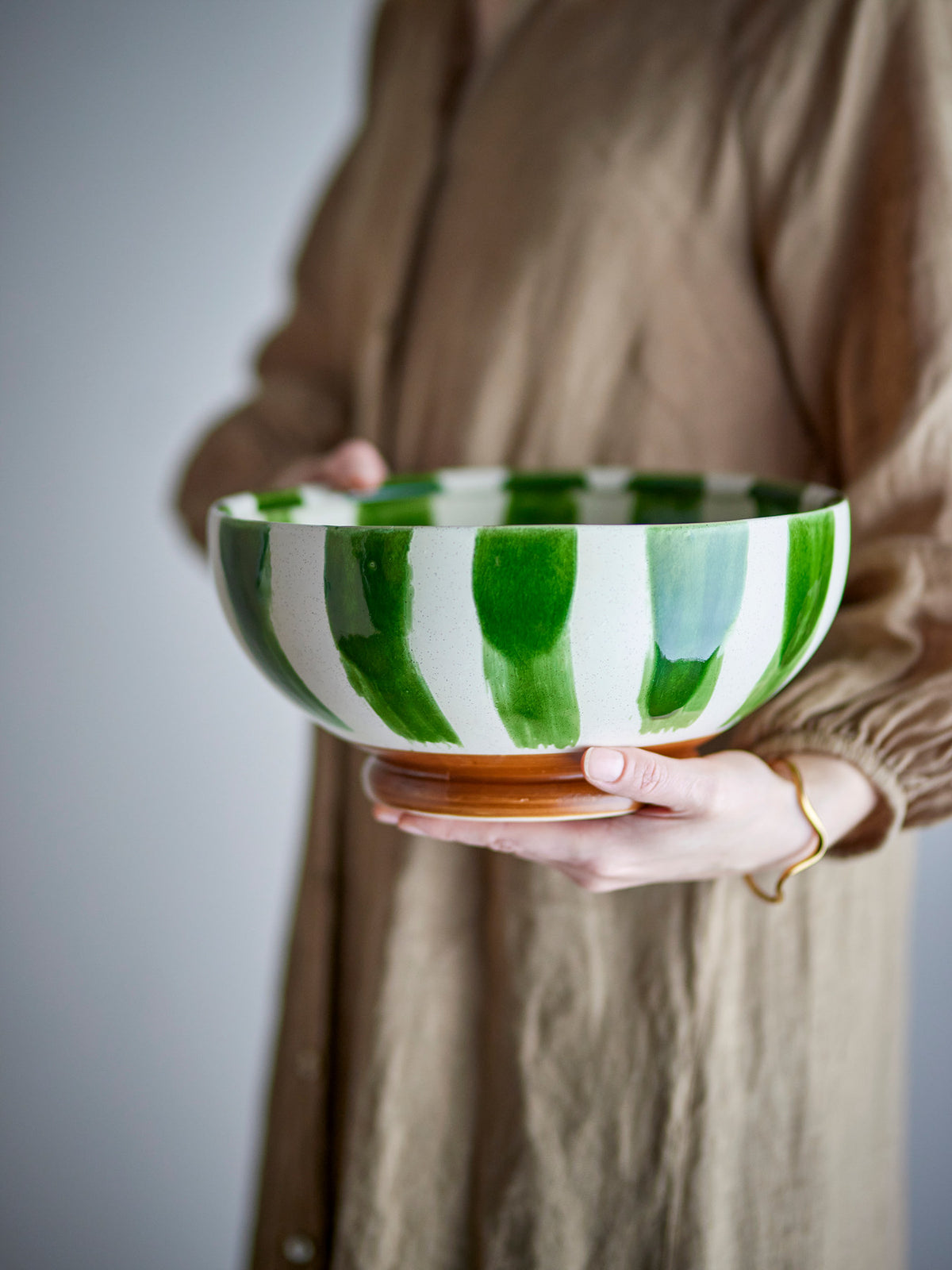 Shakti Schale, Grün, Steingut in Green präsentiert im Onlineshop von KAQTU Design AG. Schale ist von Creative Collection