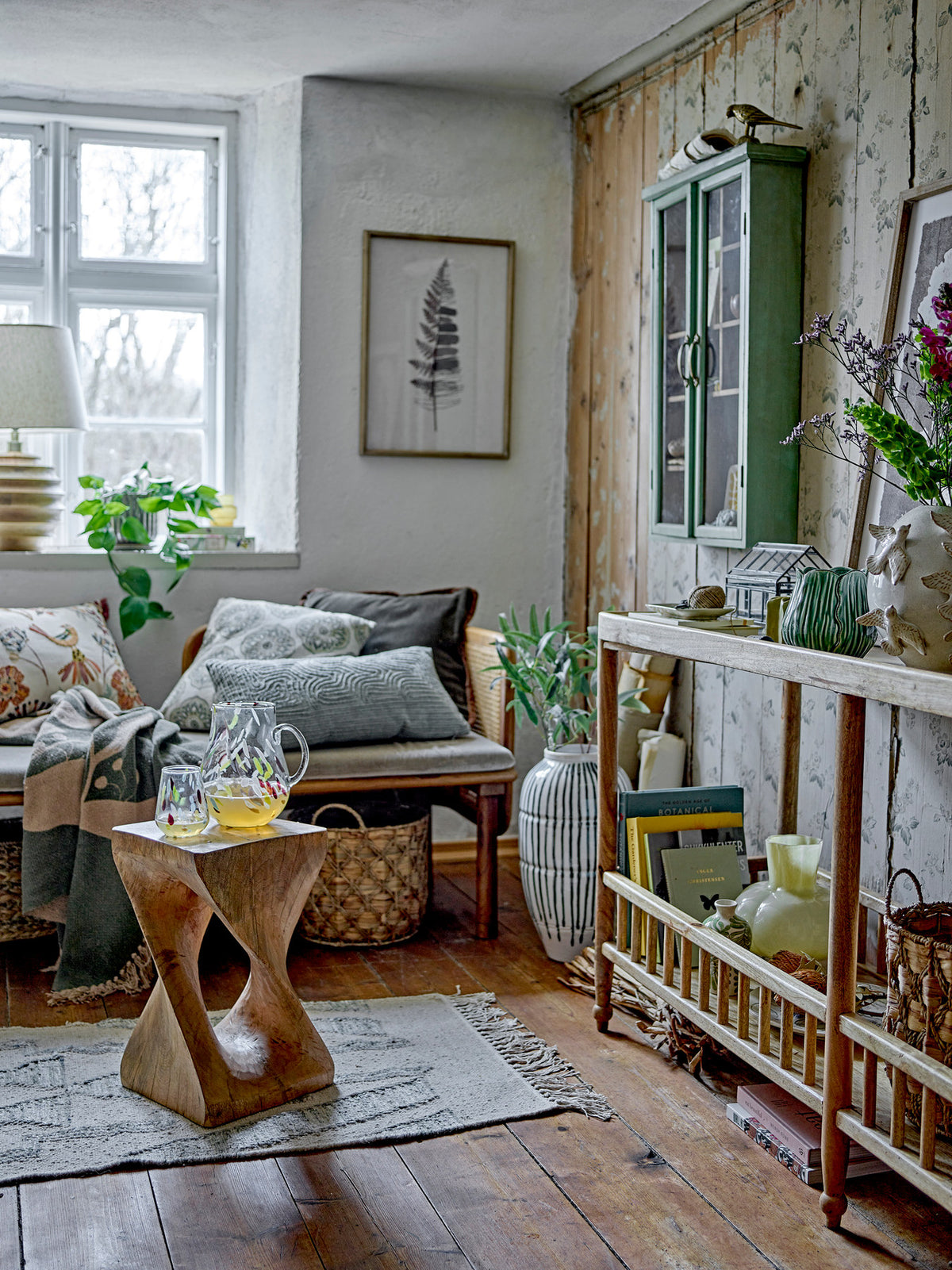 Scarlet Vase, Grün, Steingut in Green präsentiert im Onlineshop von KAQTU Design AG. Vase ist von Creative Collection