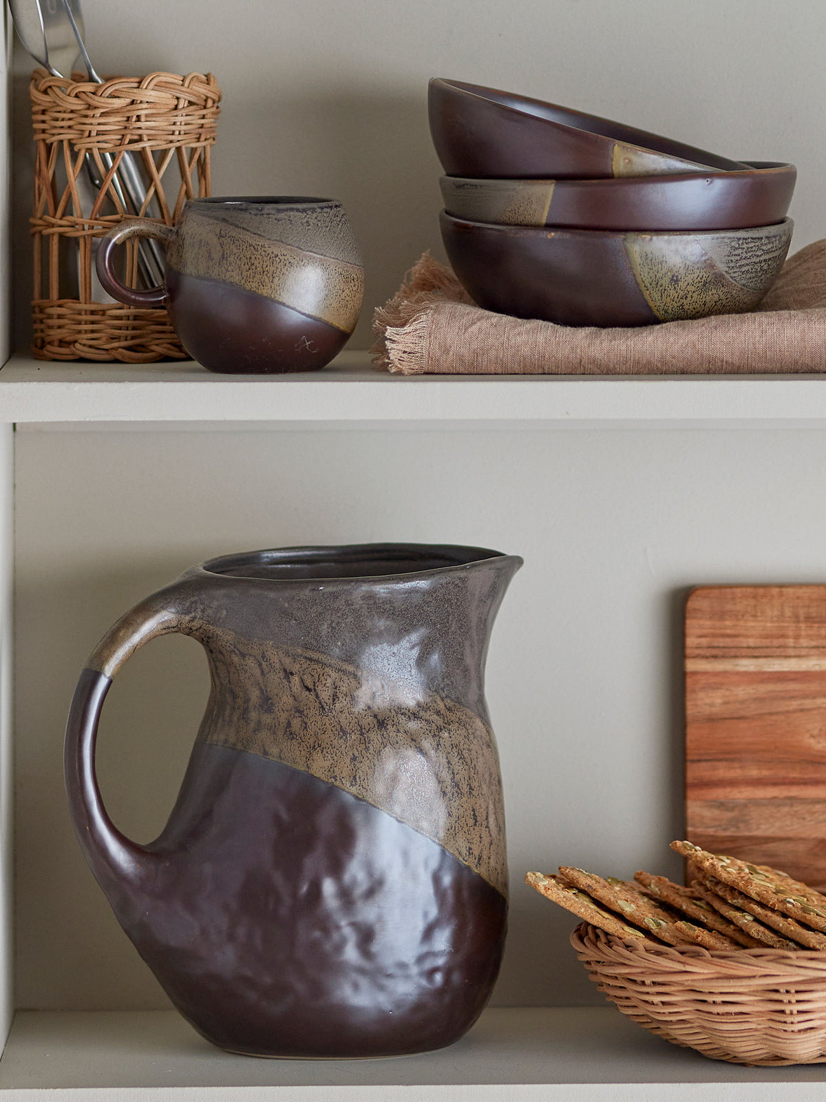 Paula Schale, Braun, Steingut in Brown präsentiert im Onlineshop von KAQTU Design AG. Schale ist von Bloomingville
