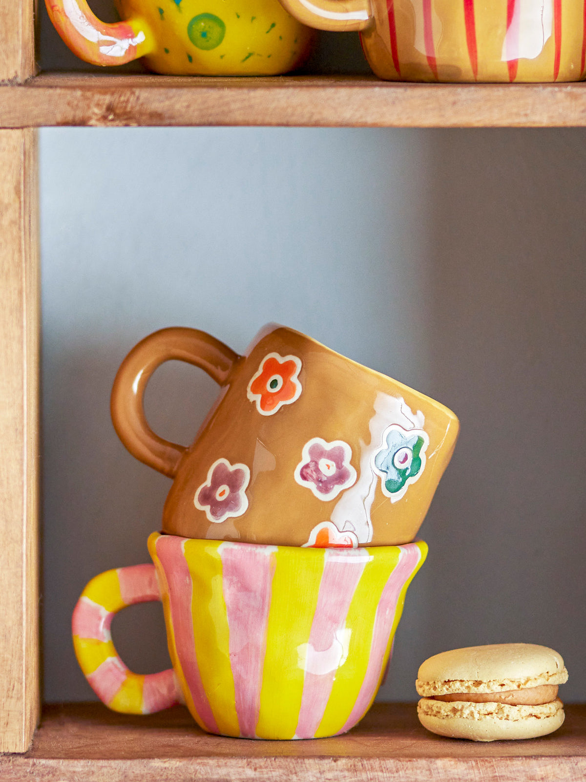 Addy Tasse, Braun, Steingut in Brown präsentiert im Onlineshop von KAQTU Design AG. Tasse ist von Bloomingville Mini