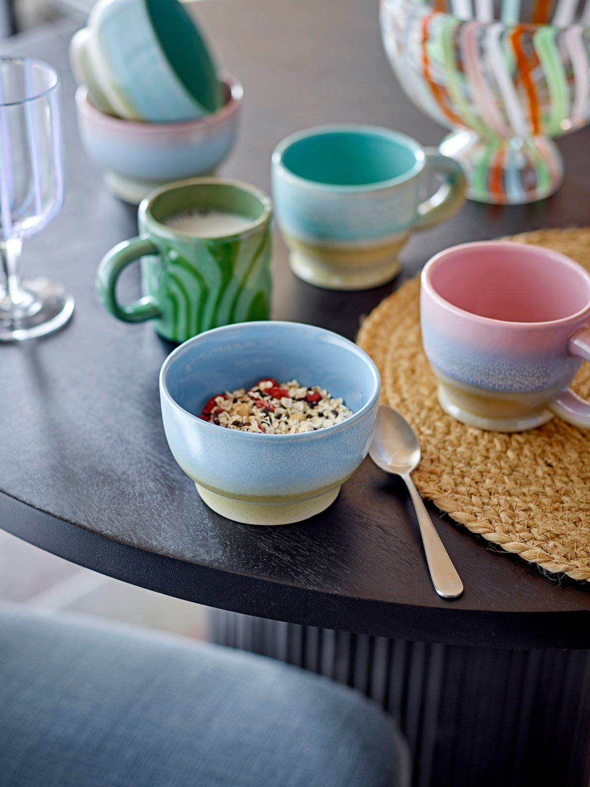 Ninka Becher, Grün, Steingut in Green präsentiert im Onlineshop von KAQTU Design AG. Tasse ist von Bloomingville