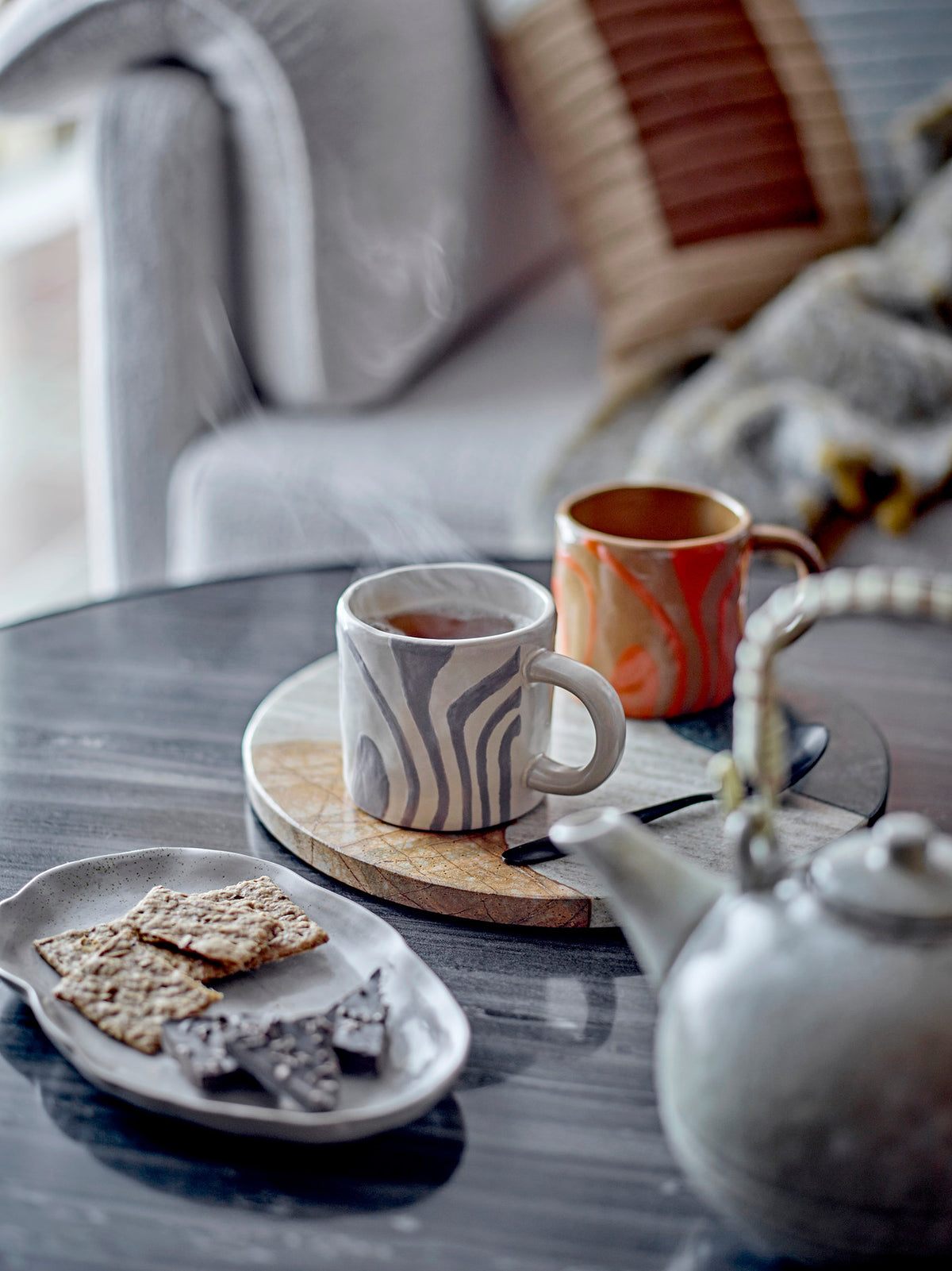 Ninka Becher, Grau, Steingut in Grey präsentiert im Onlineshop von KAQTU Design AG. Tasse ist von Bloomingville